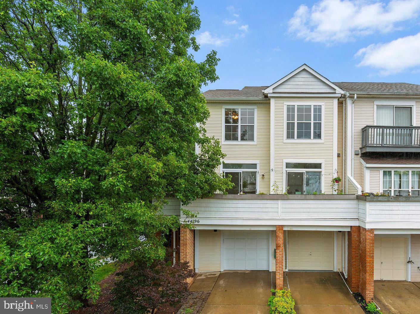 ASHBURN VILLAGE - Residential