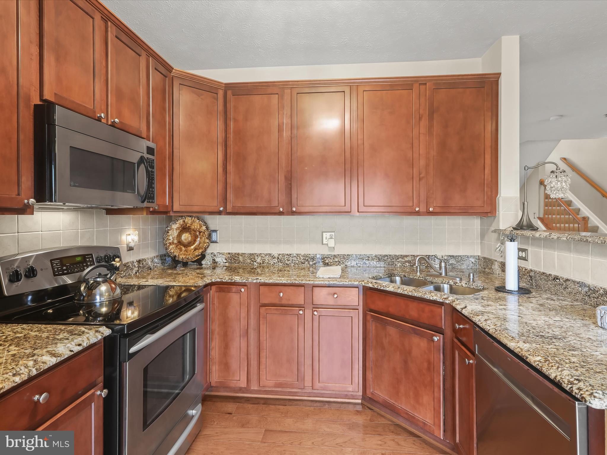 11052 ALEX WAY 11052
