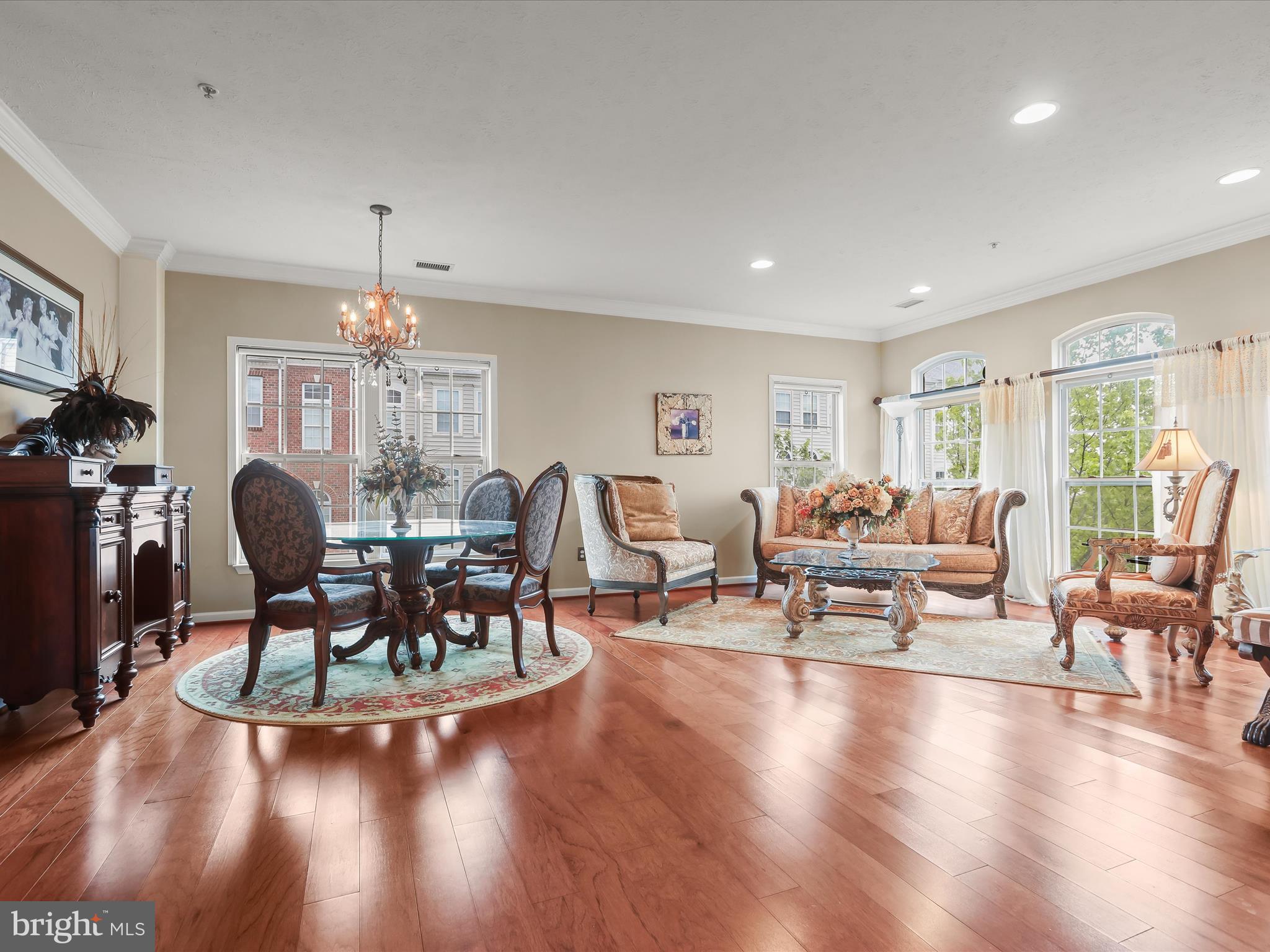 11052 ALEX WAY 11052