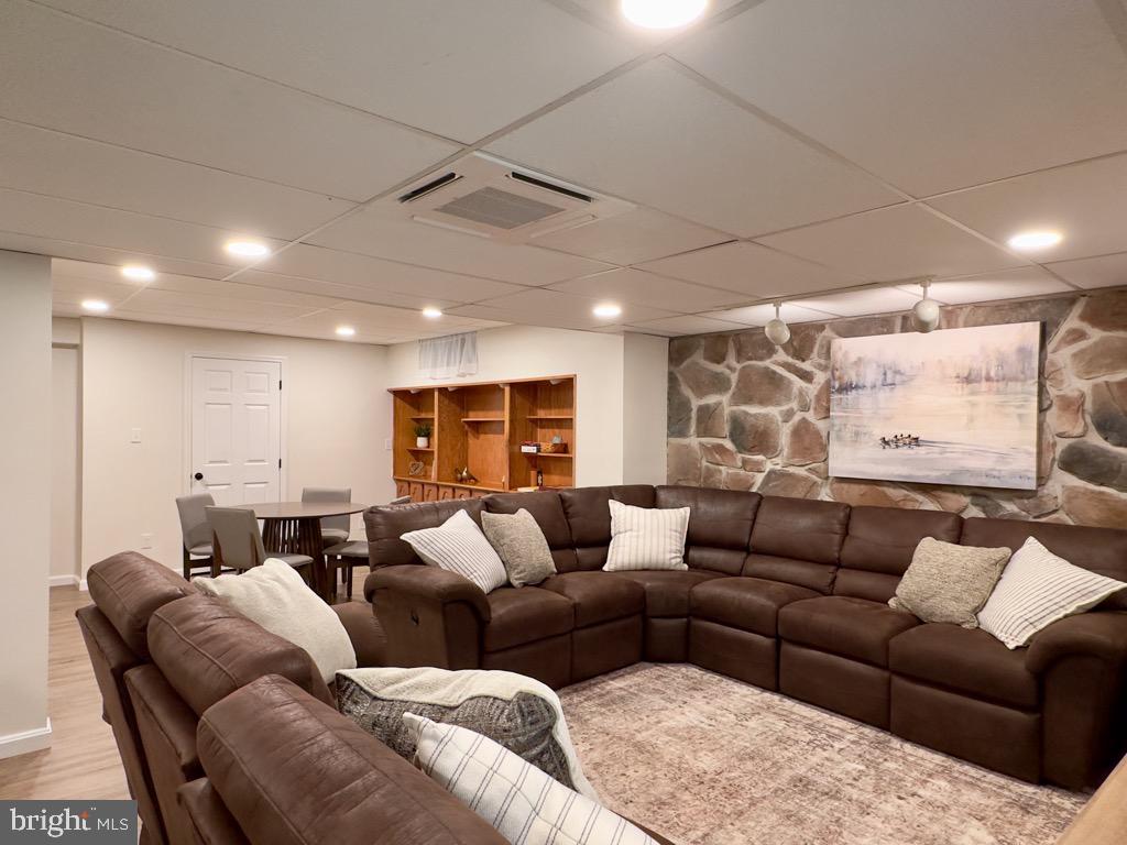 FOXHOLE ESTATES - Residential