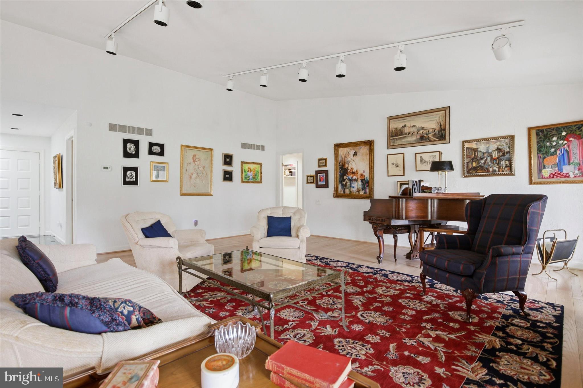 WHITPAIN FARM - Residential