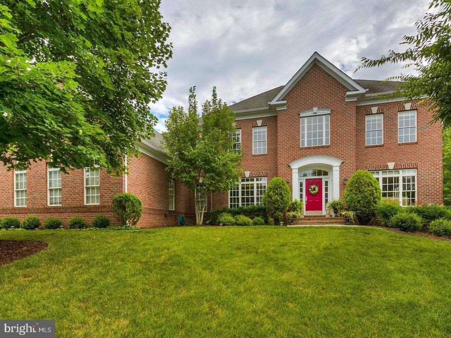 Gorgeous Mitchell & Best built home located on a quiet cul-de-sac in River Creek with a private backayrd.  The gourmet kitchen boasts granite counters and top of the line stainless steel appliances, two breakfast bars, gleaming hardwood floors.  It is open to the wonderful screened in porch.  Divine primary suite featuring a double sided fireplace.  Oversized garage that can fit three cars and still leave space for all tools, toys, and more!  Beautiful fully finished basement completes this home!