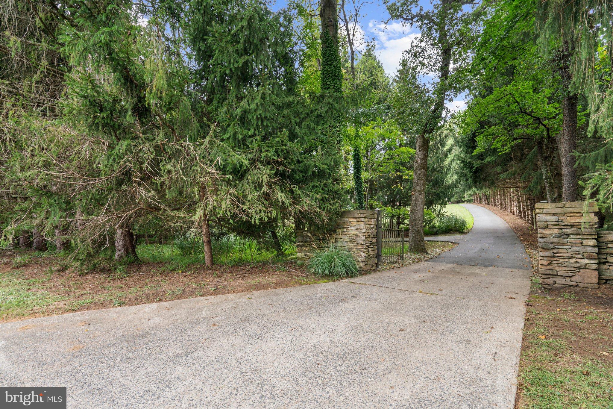 13719 LAKESIDE DRIVE