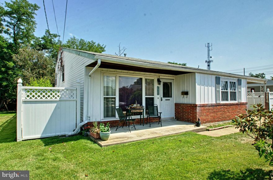 YOU ARE HOME! STOP IN AND SEE THIS 4 BEDROOM, 1.5 BATH, 3 LEVEL SPLIT WITH A CARPORT & SUN ROOM. SIT ON YOUR FRONT PORCH AND RELAX IN THE SHADE. THIS HOME HAS A TON OF POTENTIAL JUST WAITING FOR YOUR TOUCH. OPEN KITCHEN CONCEPT WITH BREAKFAST BAR, FENCED IN BACK YARD &LARGE SHED. CLOSE TO ALL MAJOR ROUTES A COMMUTERS DREAM. HARDWOOD FLOORS, HOME WARRANTY, FAMILY ROOM WITH VAULTED CEILING. HURRY!!!