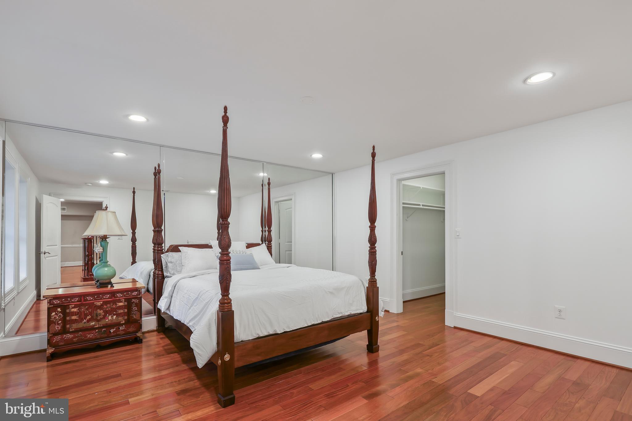 ANNANDALE ACRES - Residential