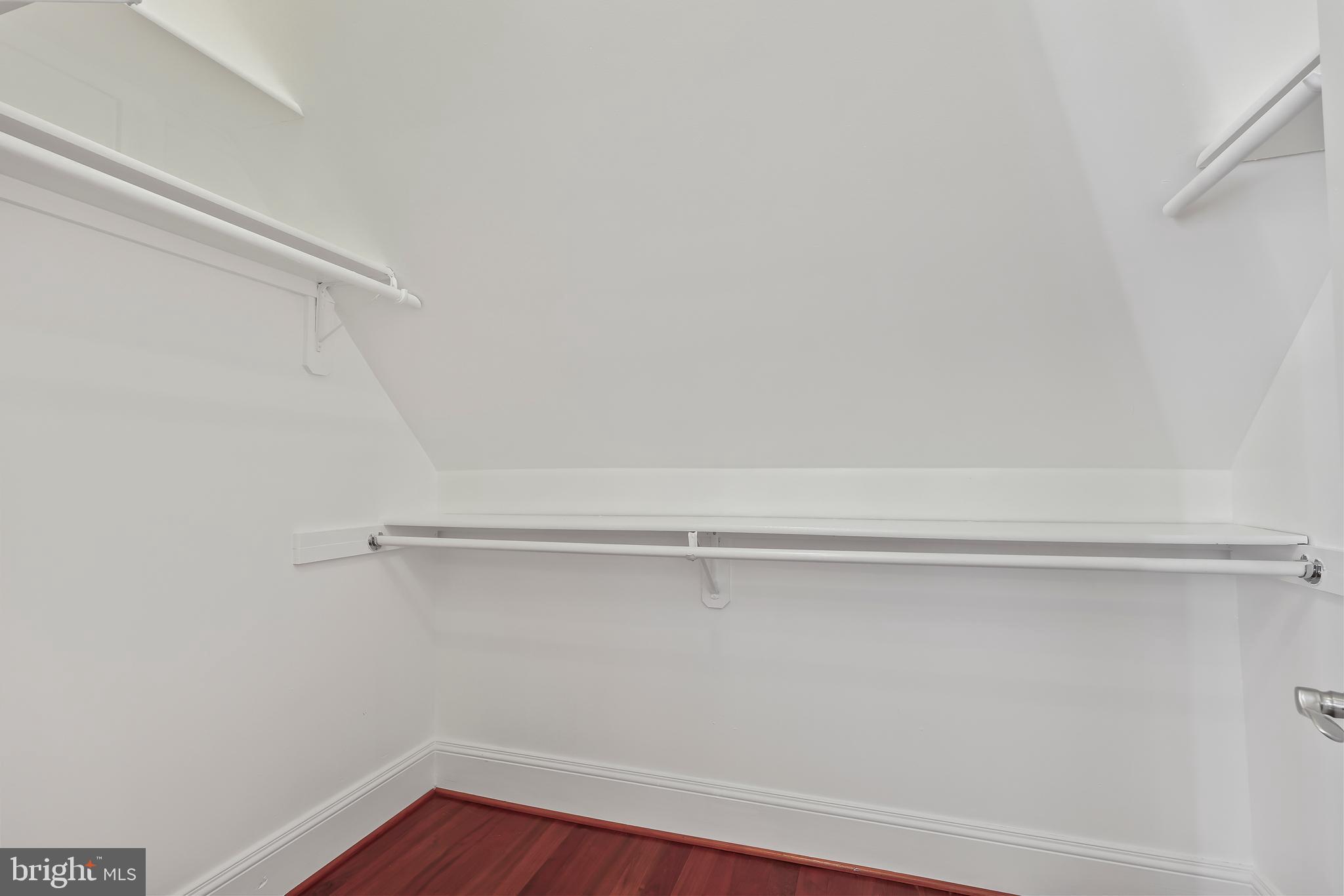 ANNANDALE ACRES - Residential