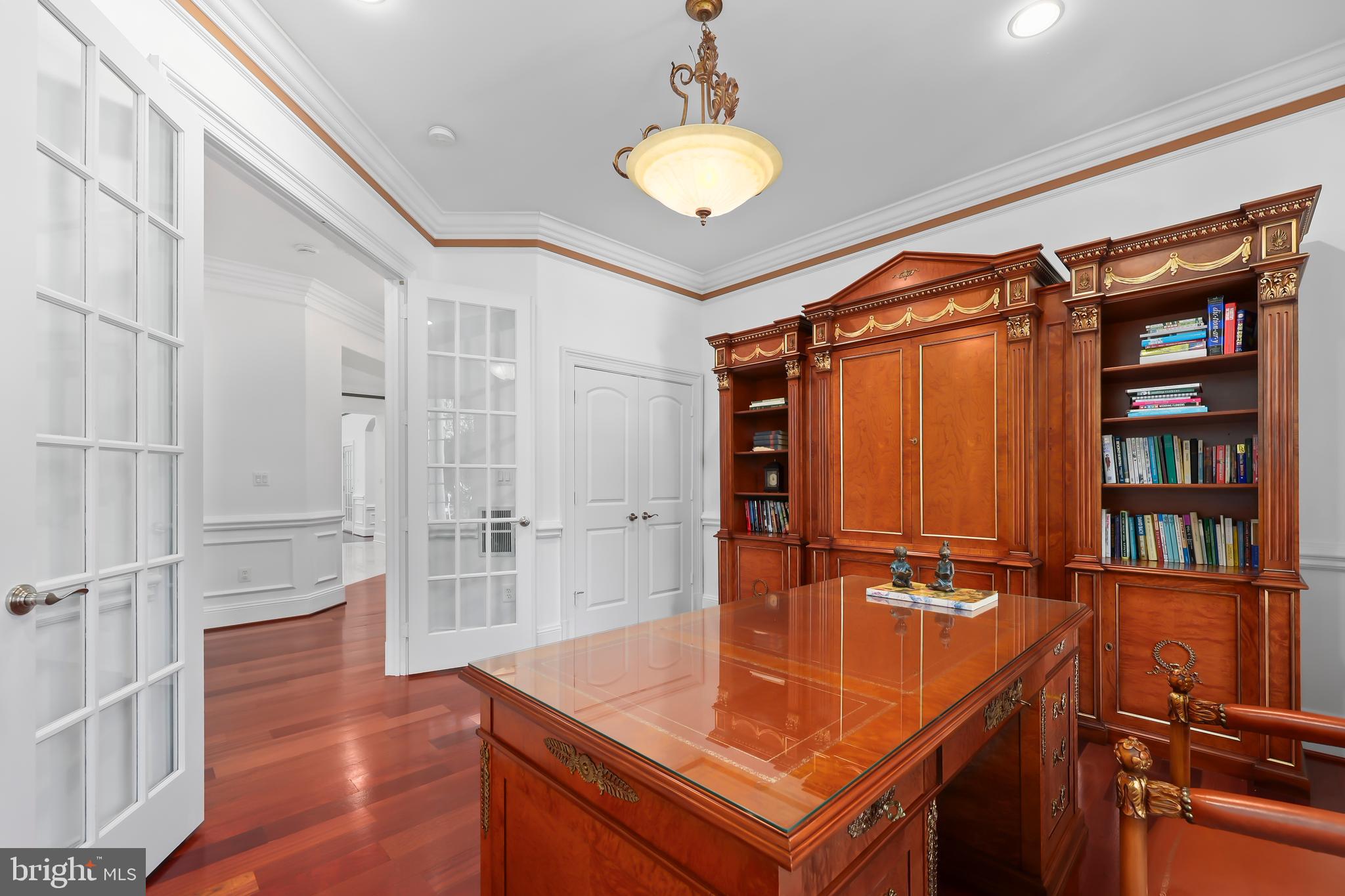 ANNANDALE ACRES - Residential