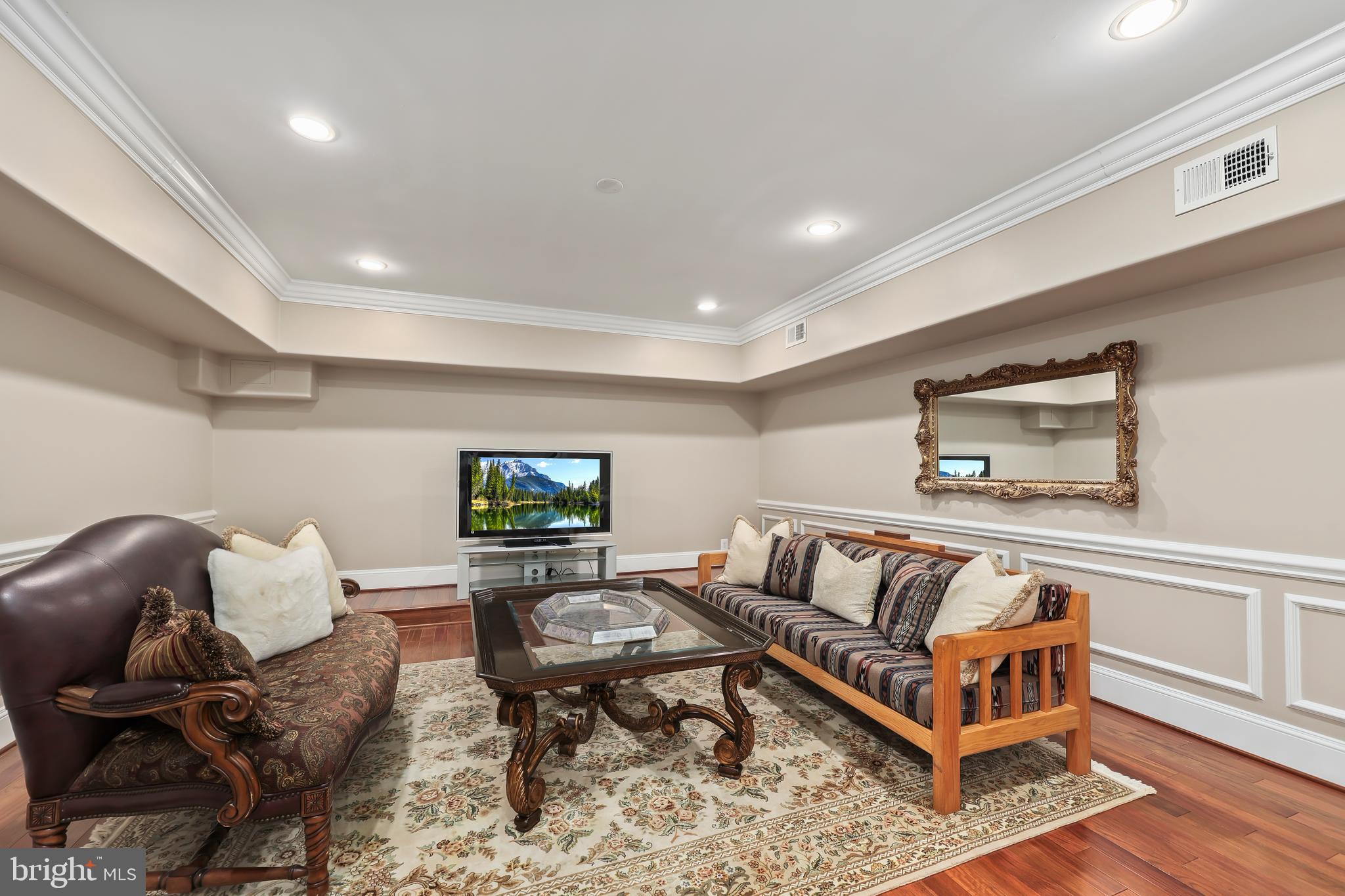 ANNANDALE ACRES - Residential