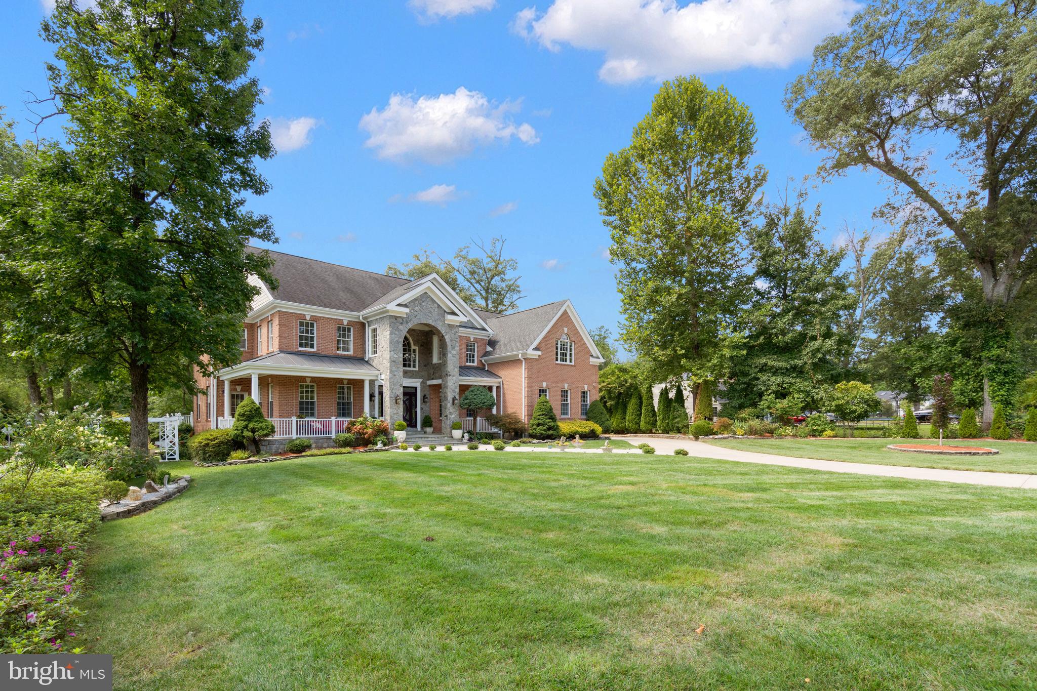 ANNANDALE ACRES - Residential