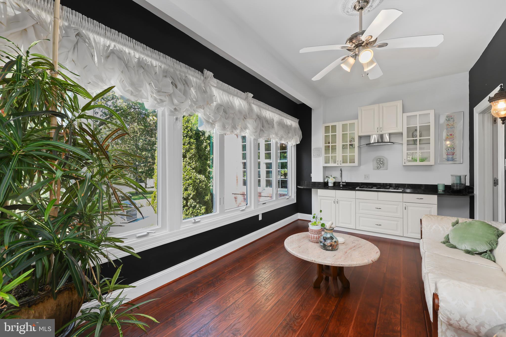 ANNANDALE ACRES - Residential