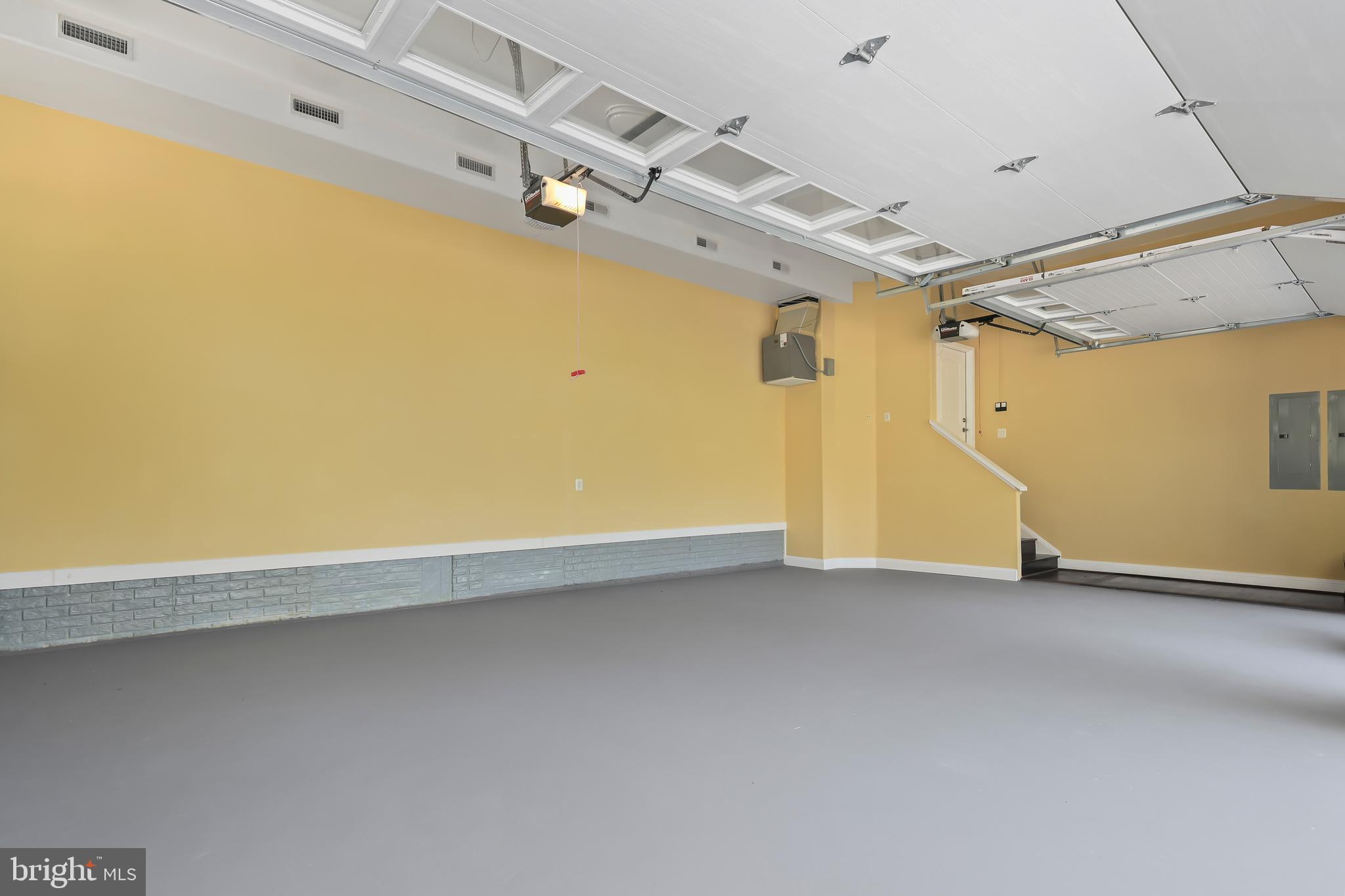 ANNANDALE ACRES - Residential