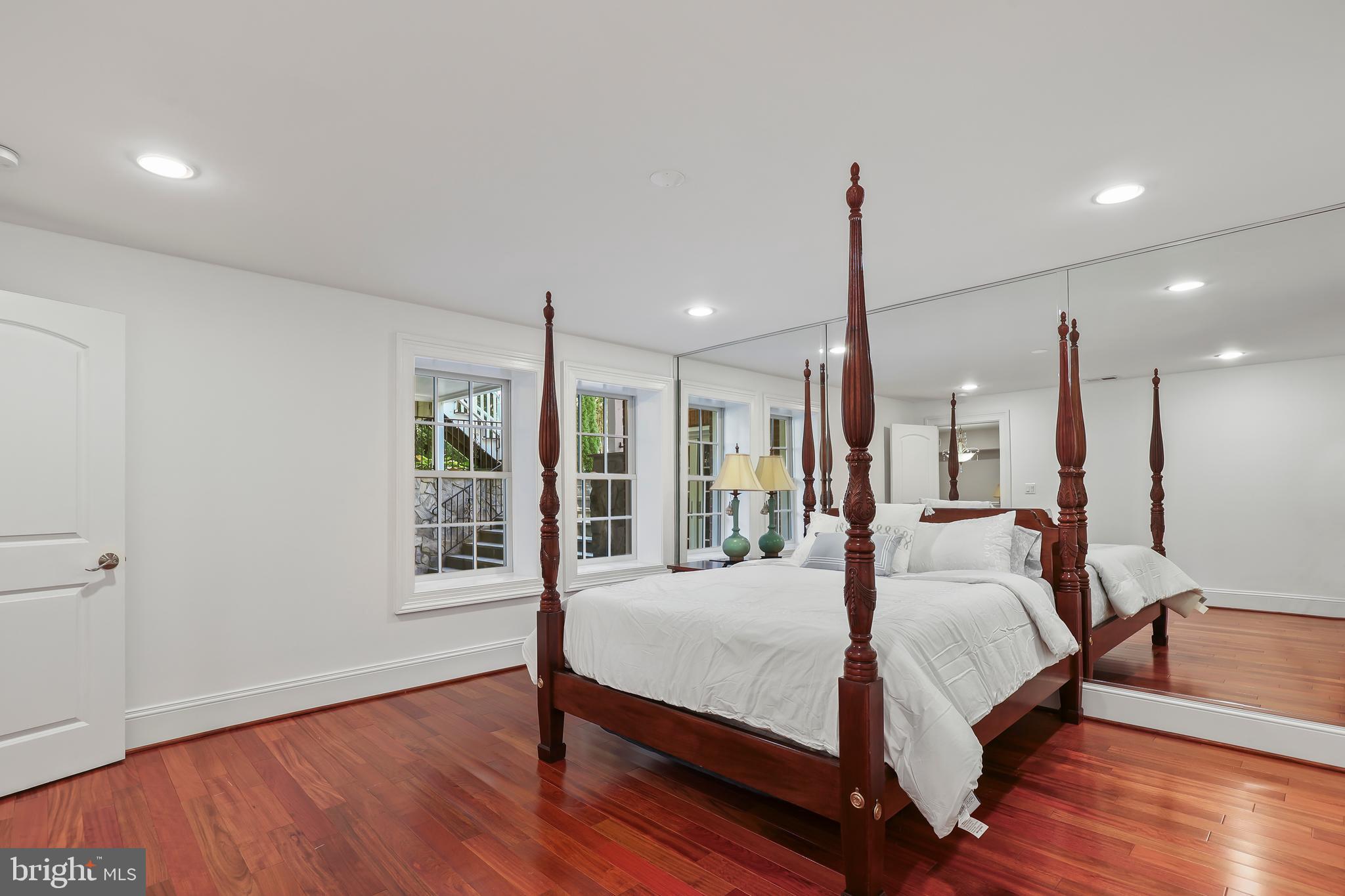 ANNANDALE ACRES - Residential