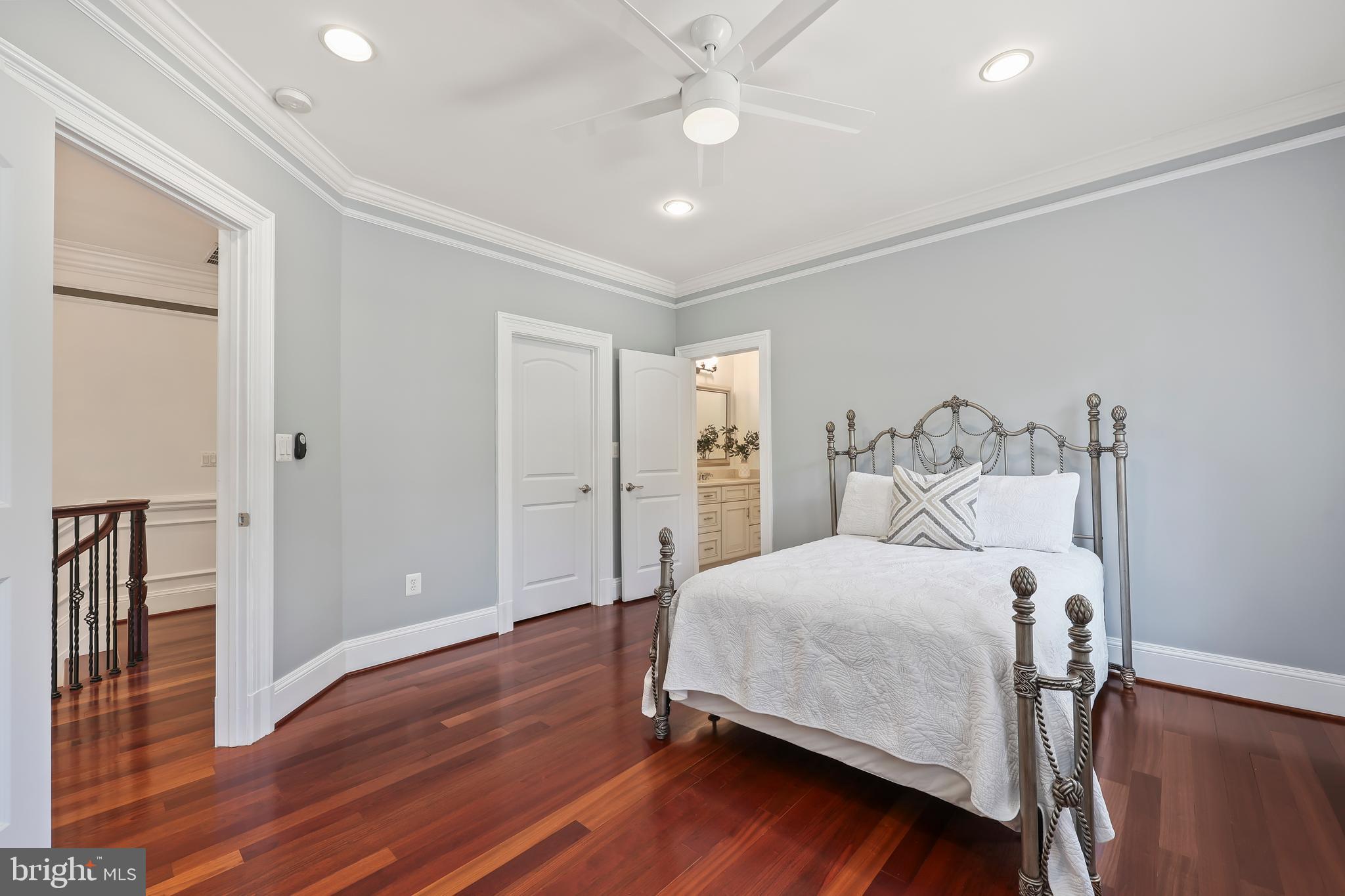 ANNANDALE ACRES - Residential