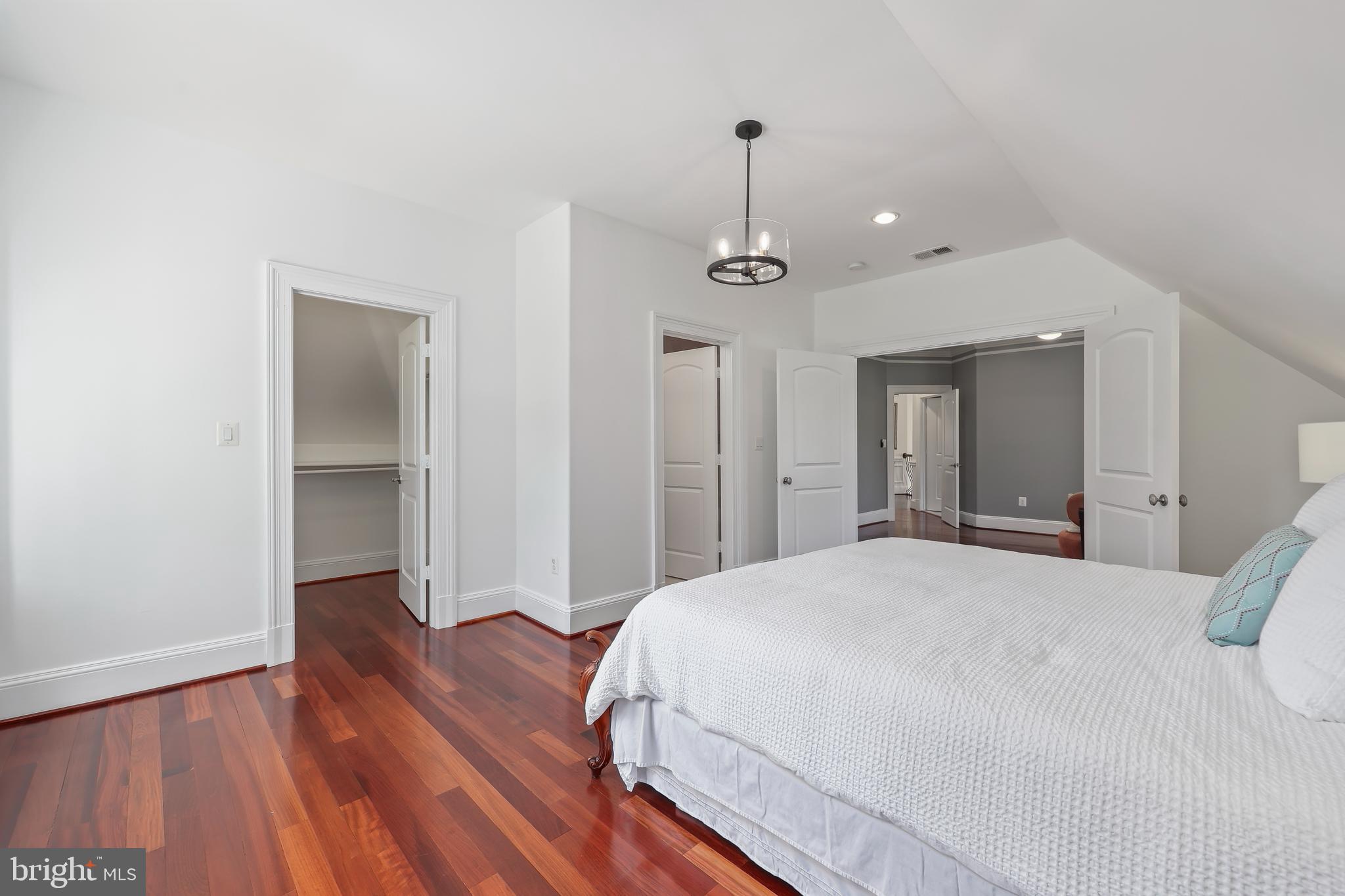 ANNANDALE ACRES - Residential