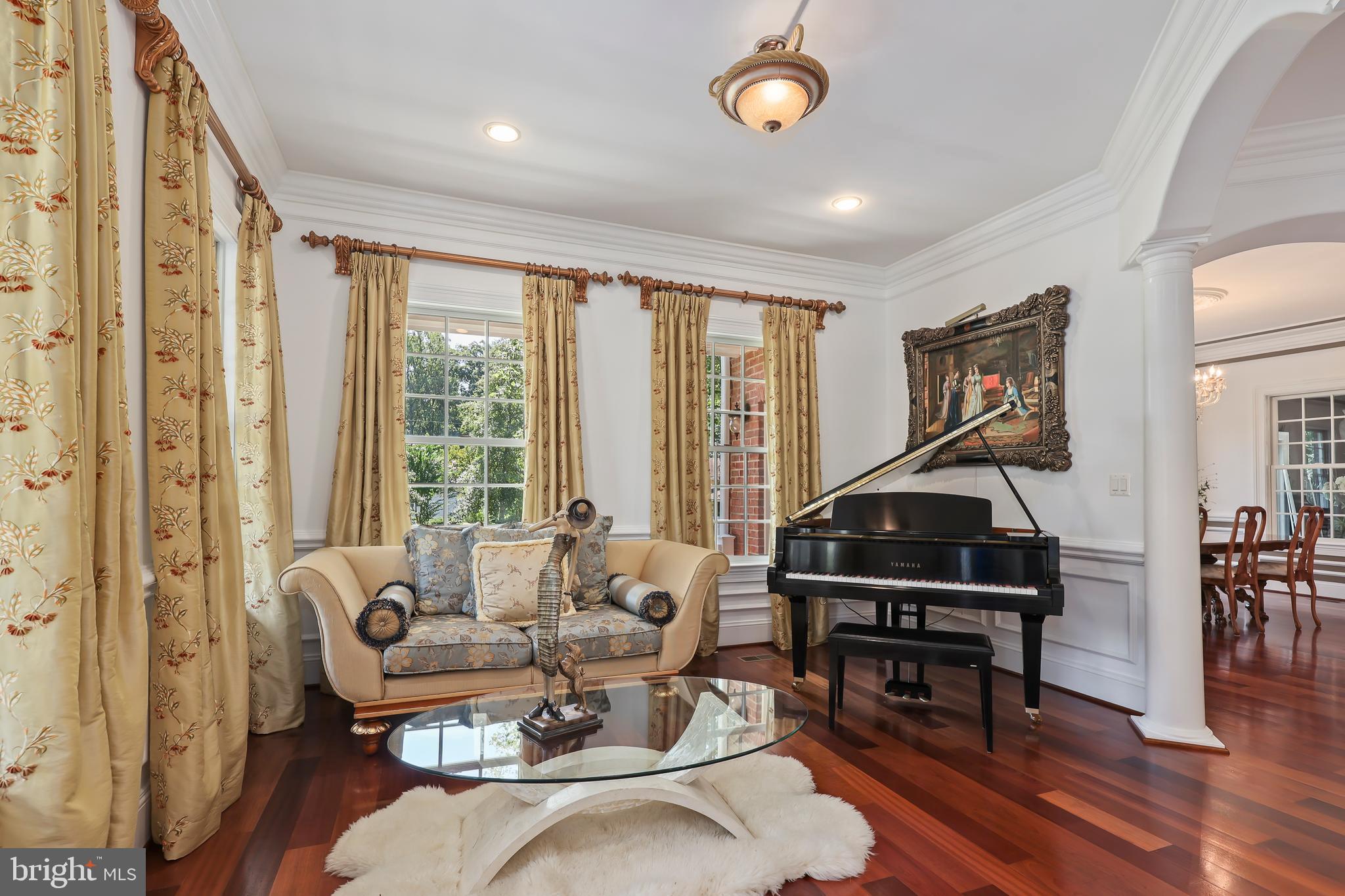 ANNANDALE ACRES - Residential