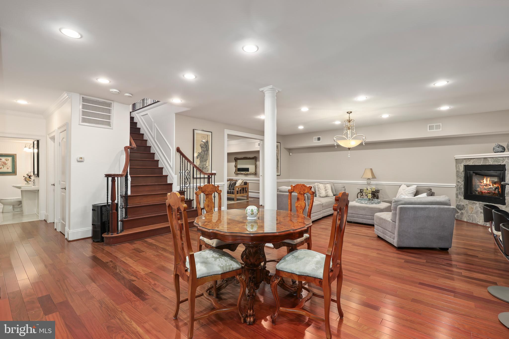 ANNANDALE ACRES - Residential