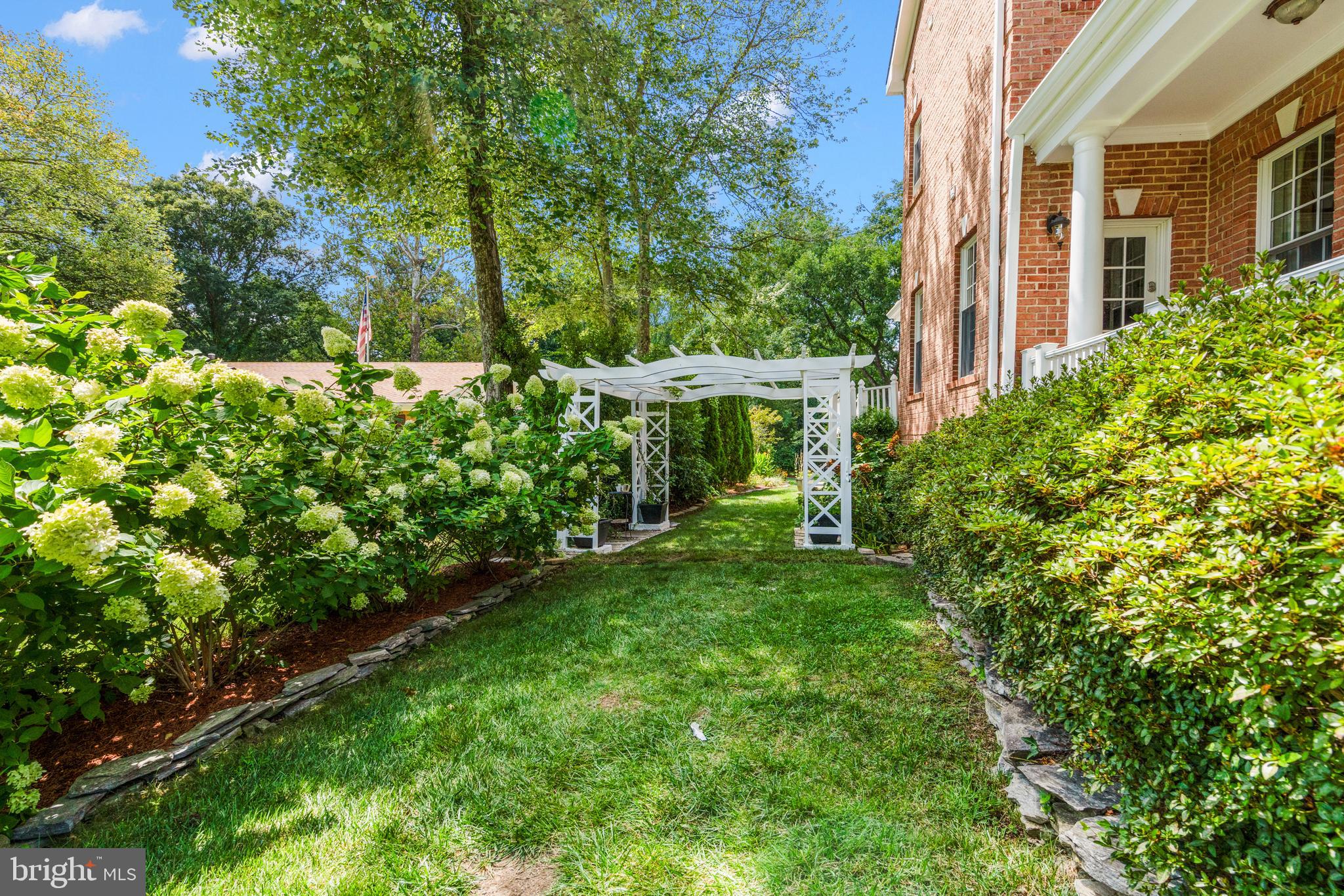 ANNANDALE ACRES - Residential