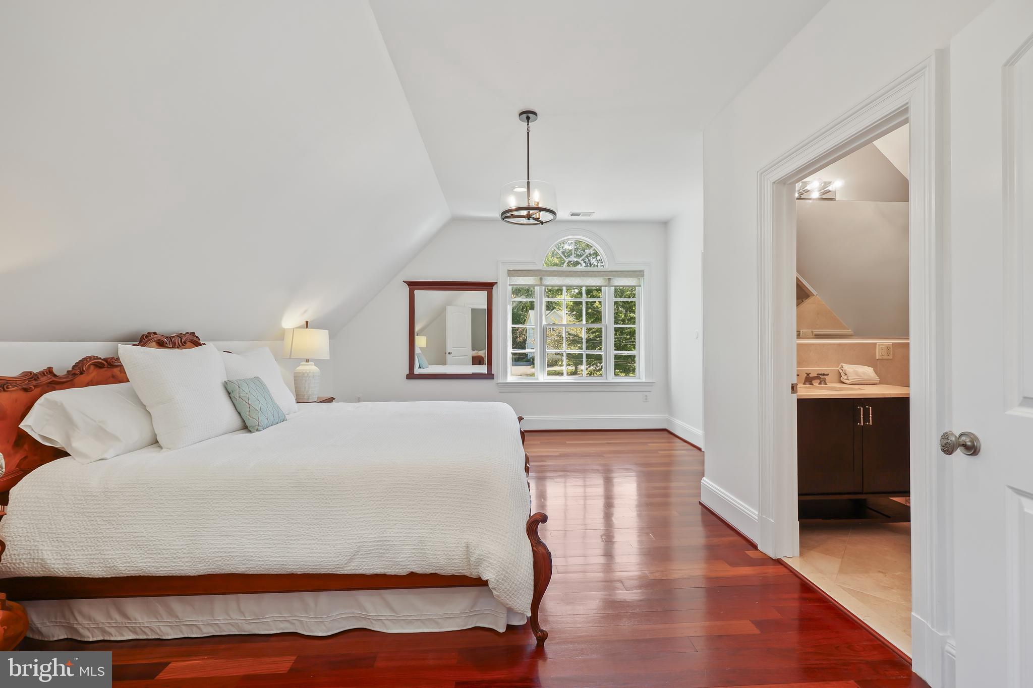 ANNANDALE ACRES - Residential