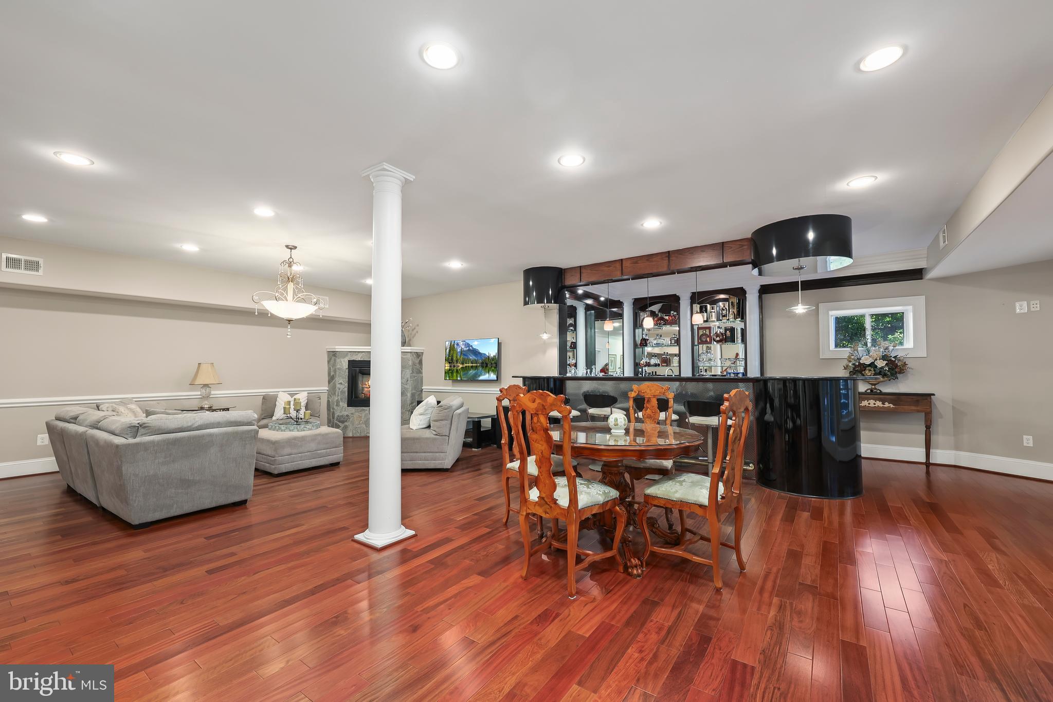 ANNANDALE ACRES - Residential