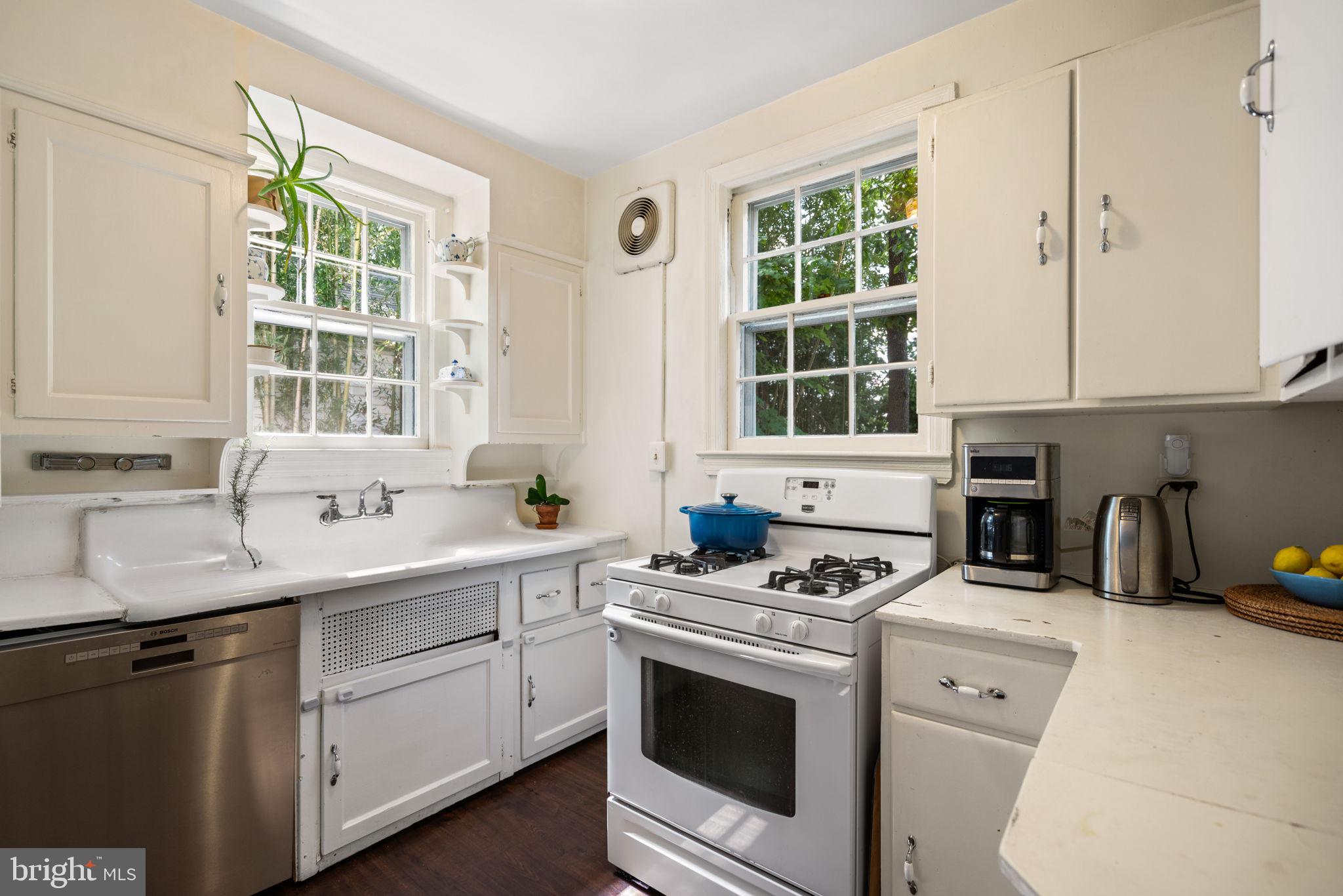 CRESTVIEW - Residential