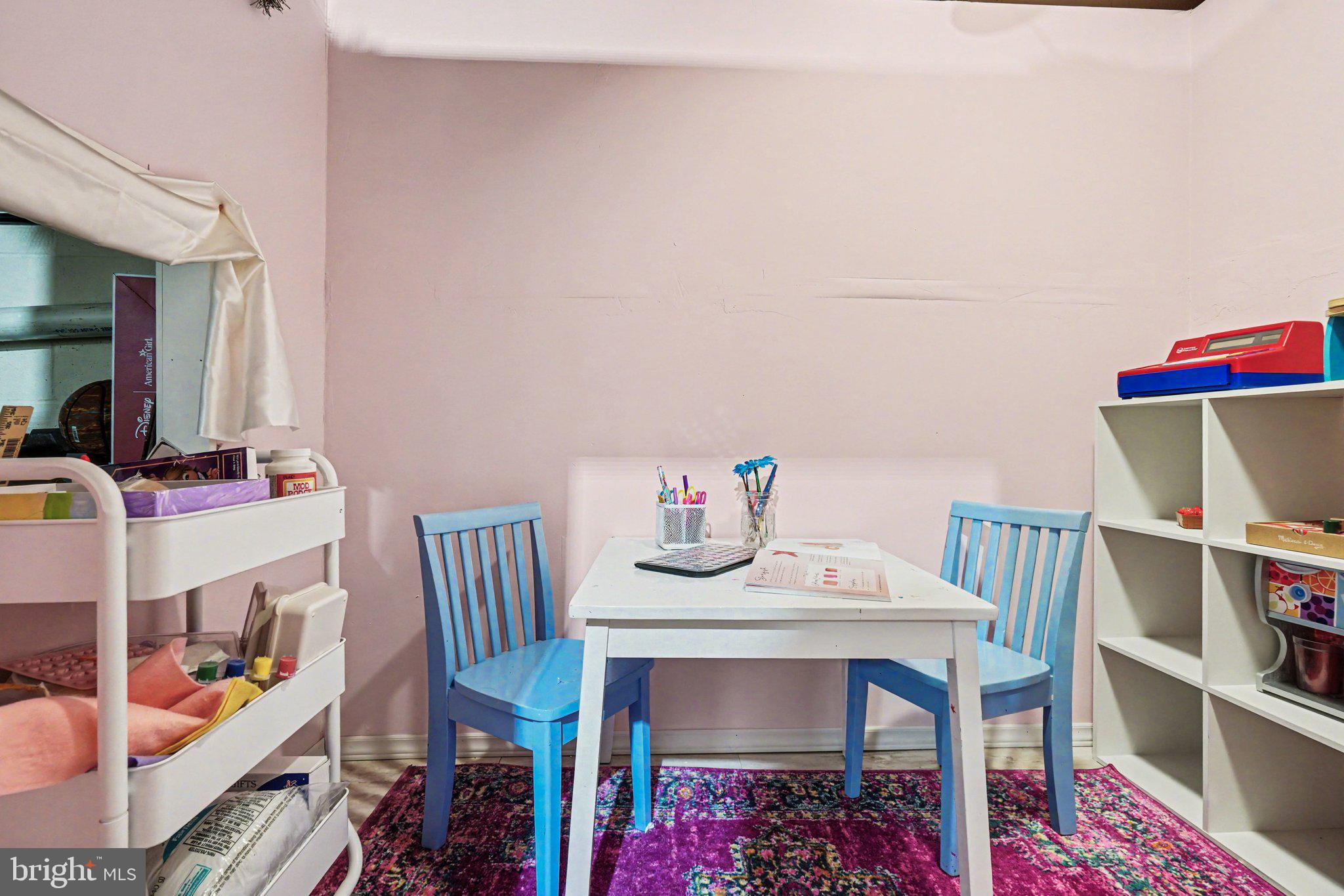 RIDGE COURT - Residential