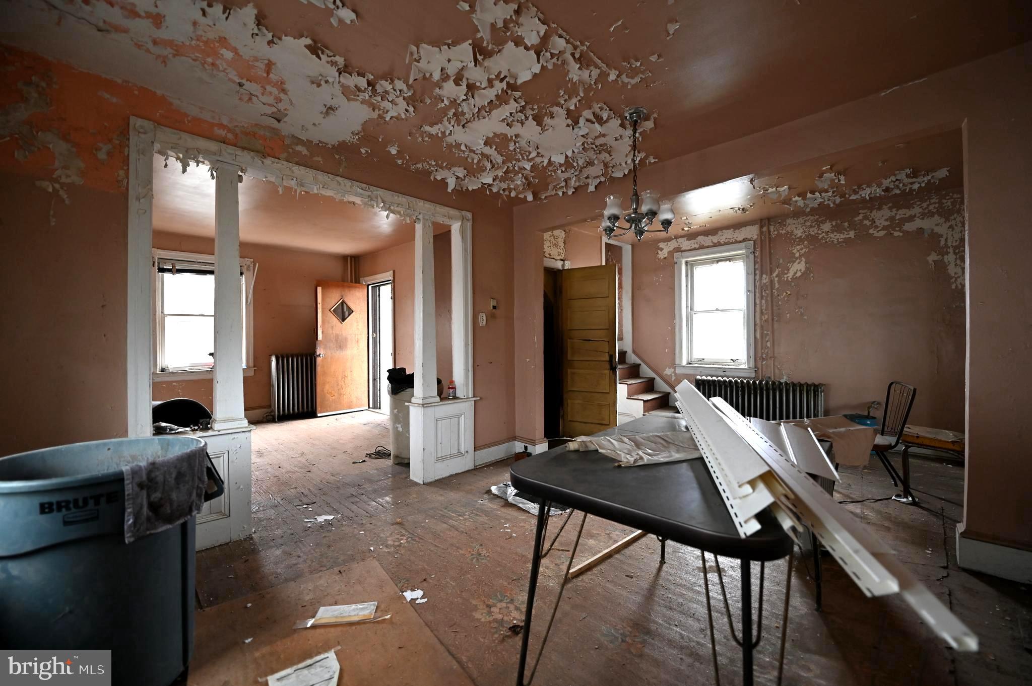 CRESTWOOD - Residential