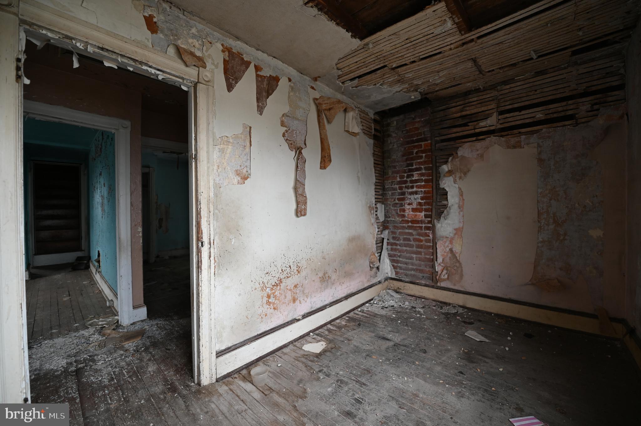 CRESTWOOD - Residential