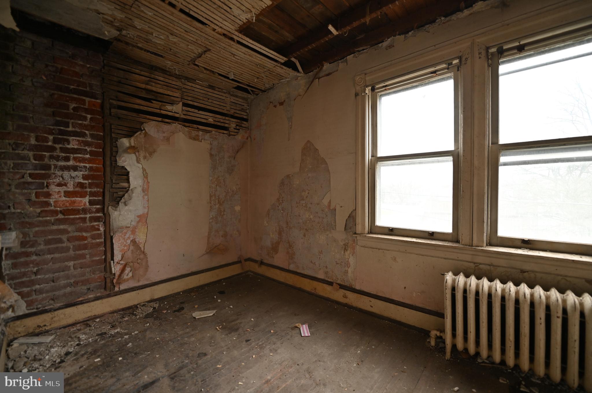 CRESTWOOD - Residential