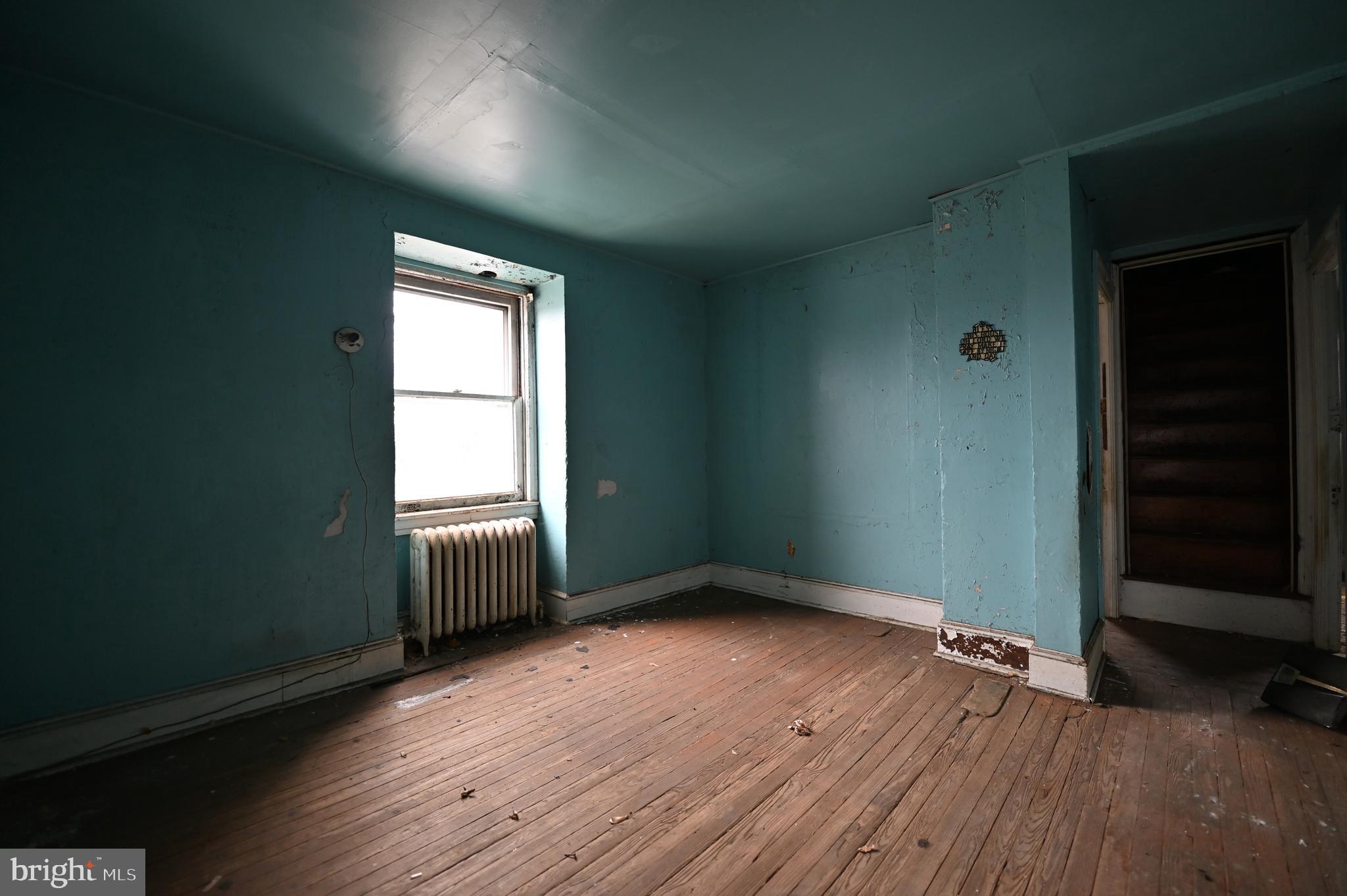 CRESTWOOD - Residential