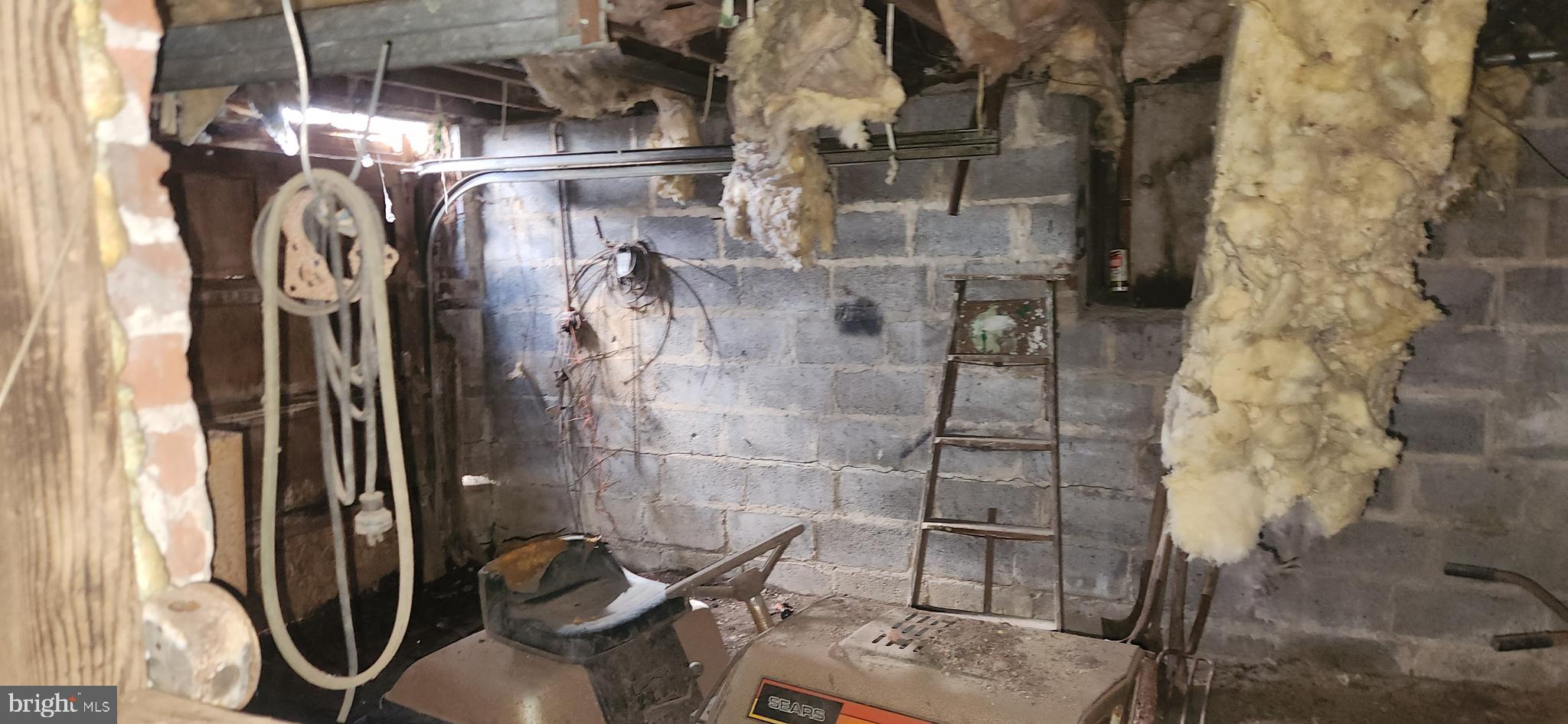 CRESTWOOD - Residential