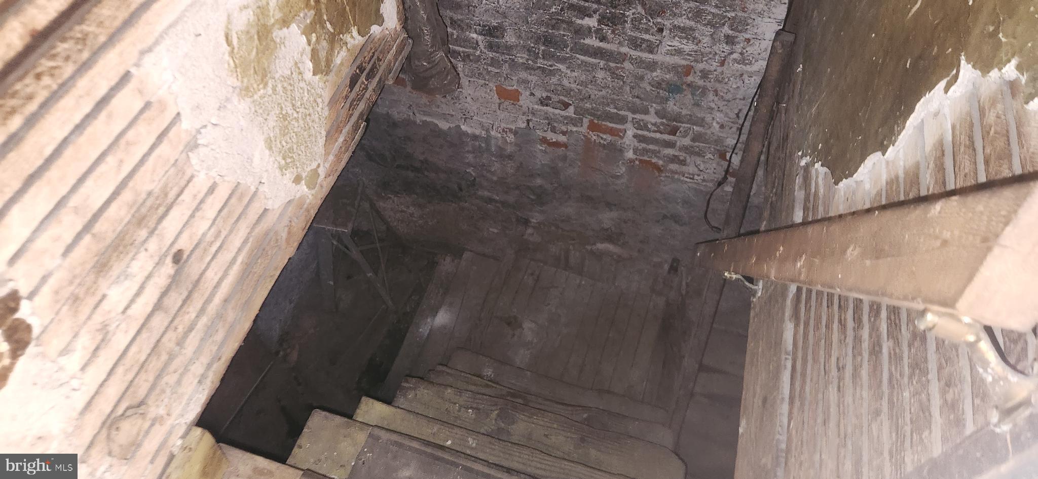 CRESTWOOD - Residential