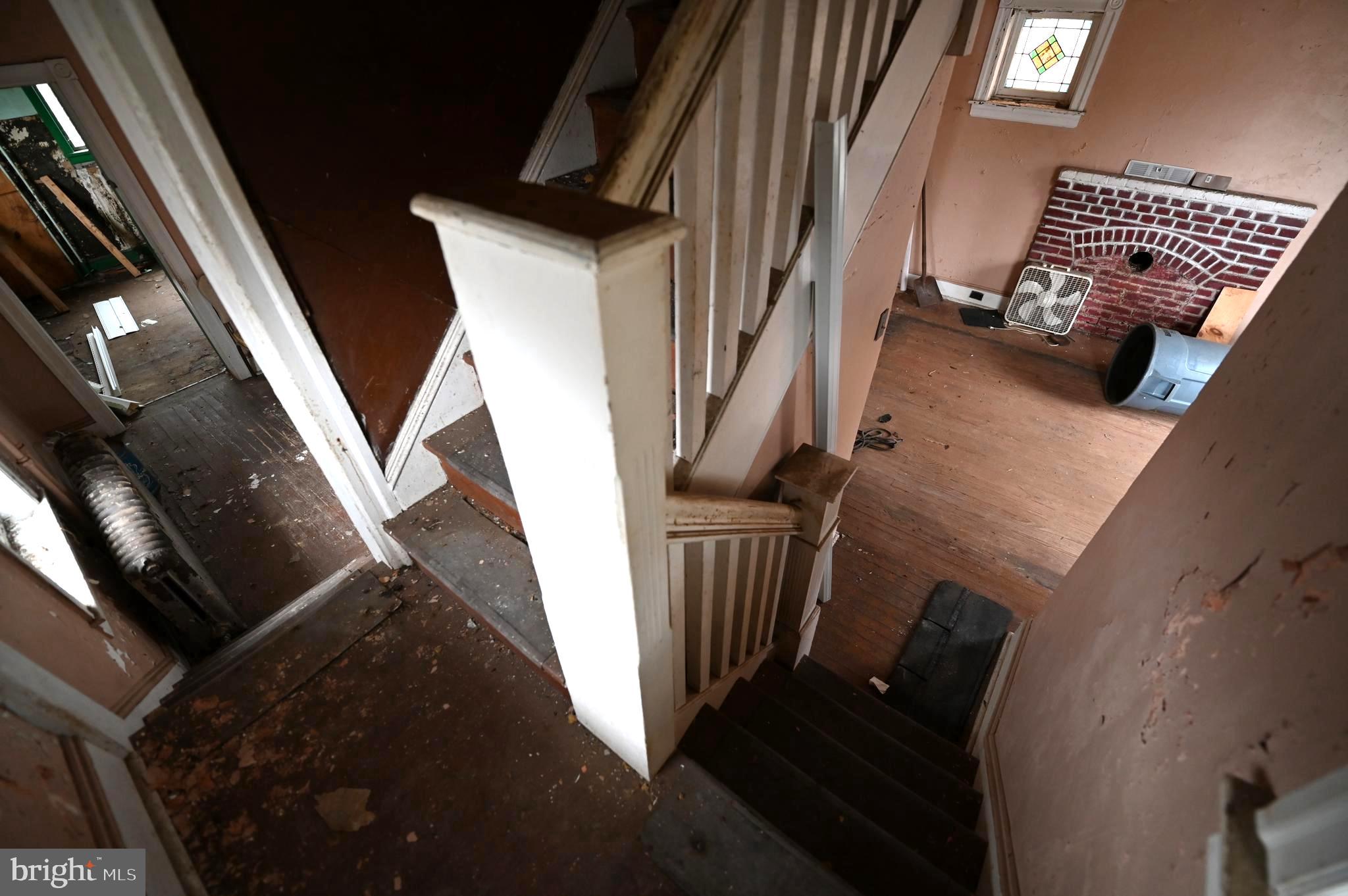 CRESTWOOD - Residential