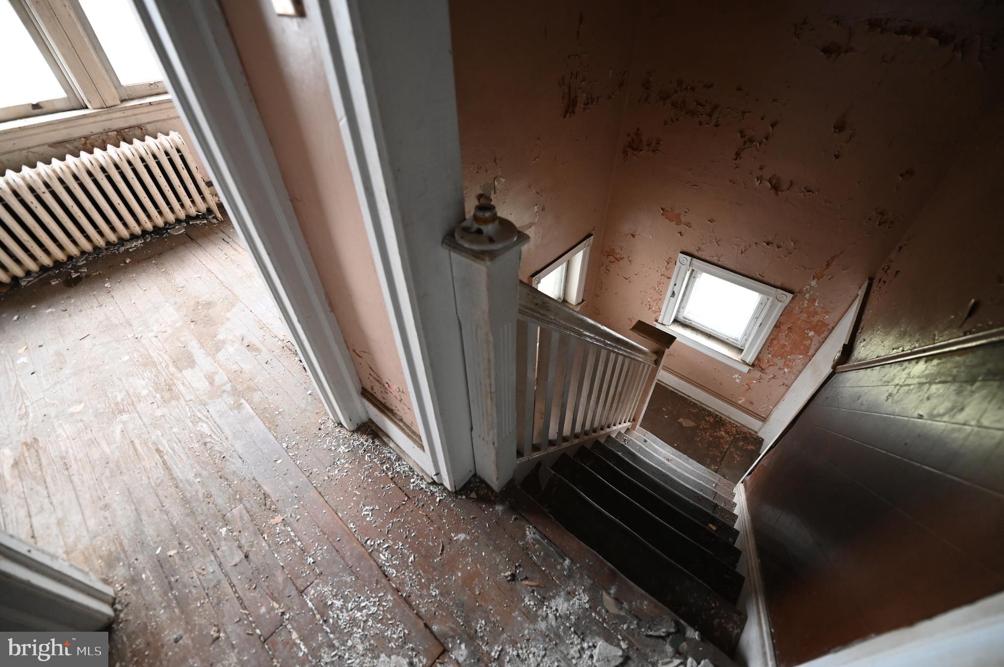 CRESTWOOD - Residential