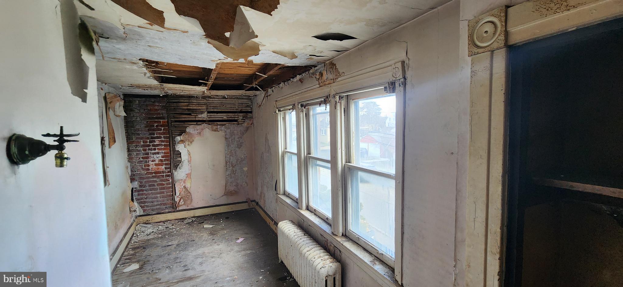 CRESTWOOD - Residential