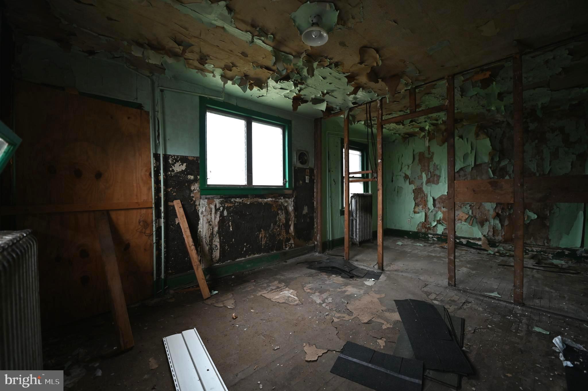 CRESTWOOD - Residential