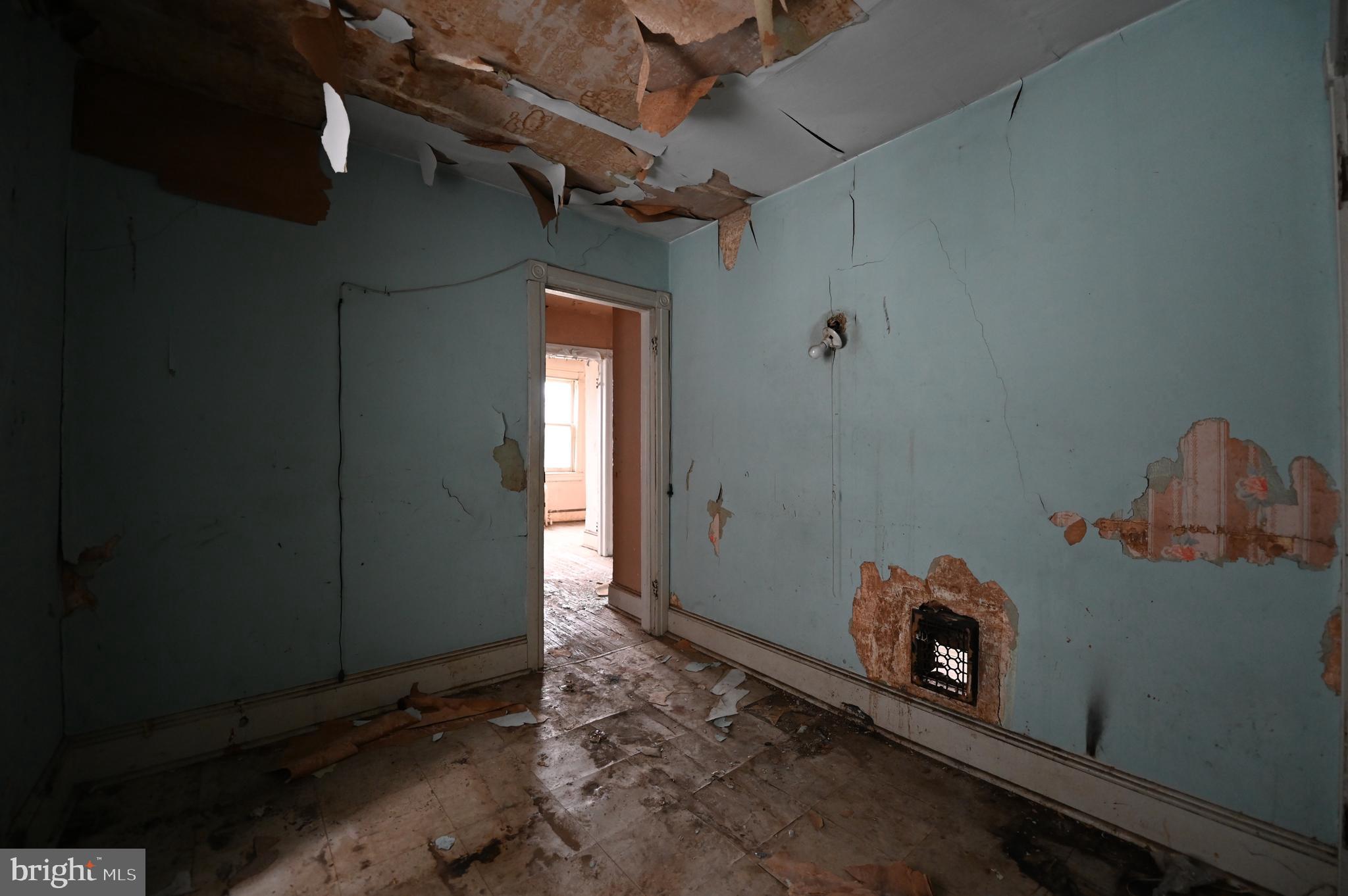 CRESTWOOD - Residential