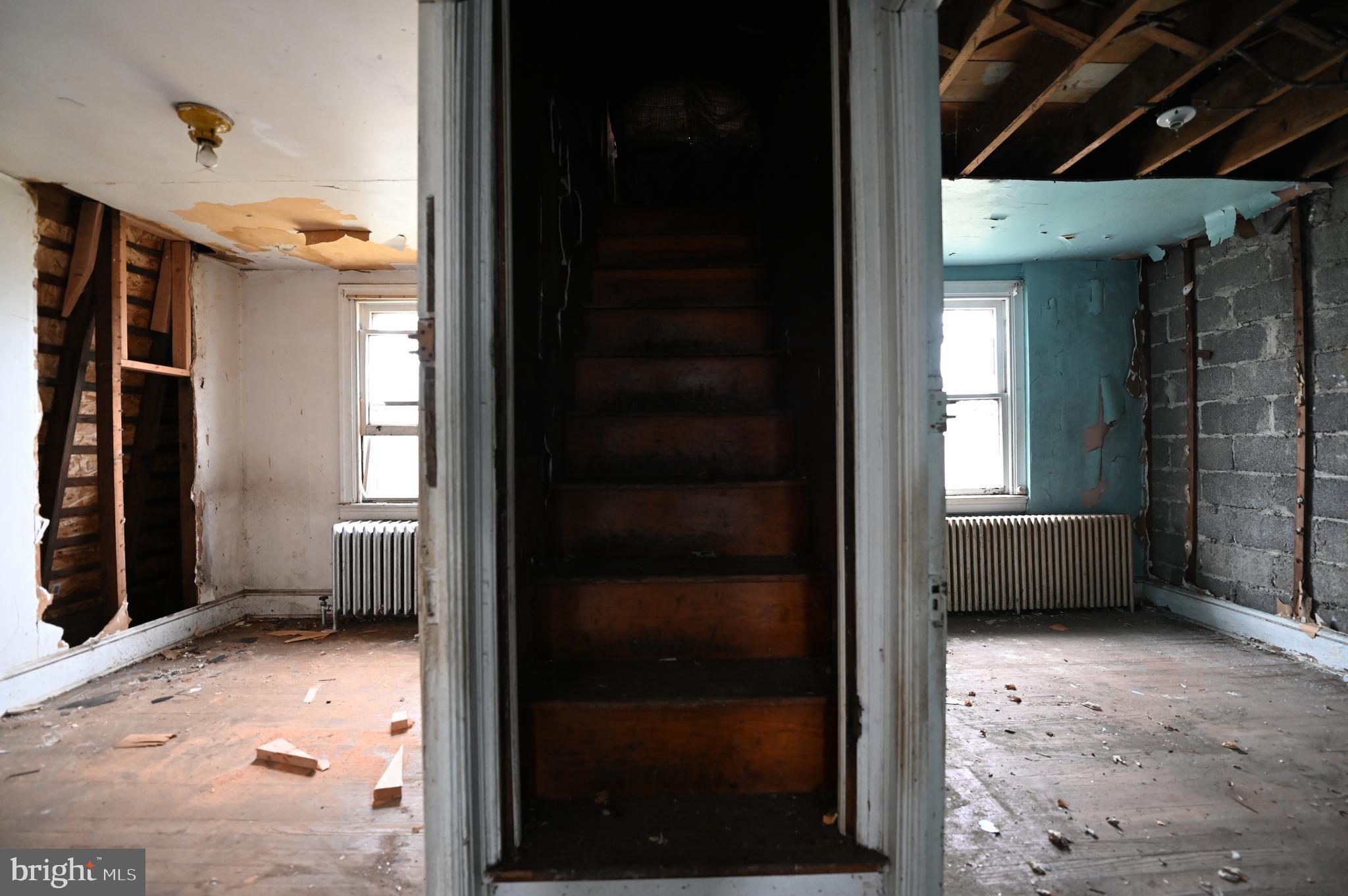 CRESTWOOD - Residential