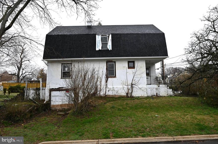 INVESTORS ALERT!! This Home currently boasts 4 bedrooms and 1 full bath. In its current condition the property is in need of a complete renovation but there's so much potential! So many possibilities to create an amazing space to make it your own, resell after renovations, or keep as an investment. Property is being sold in AS-IS condition. SOLD AS-IS, U/O is Buyers responsibility