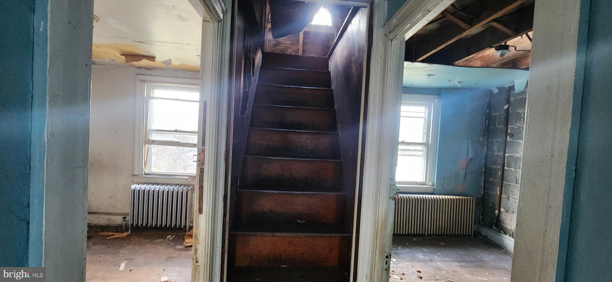 CRESTWOOD - Residential