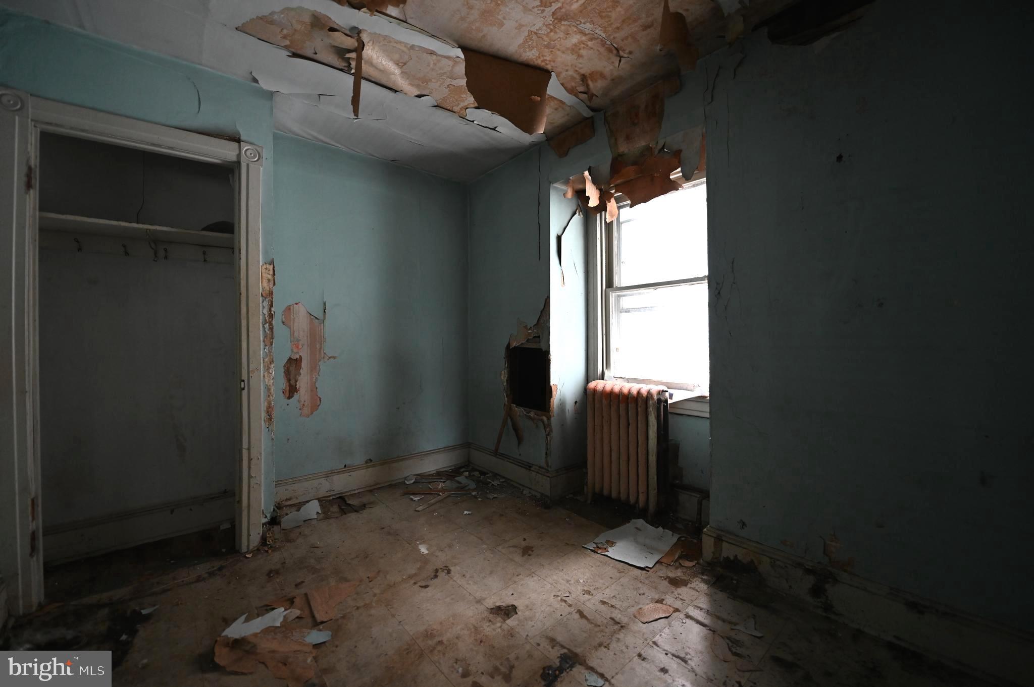 CRESTWOOD - Residential