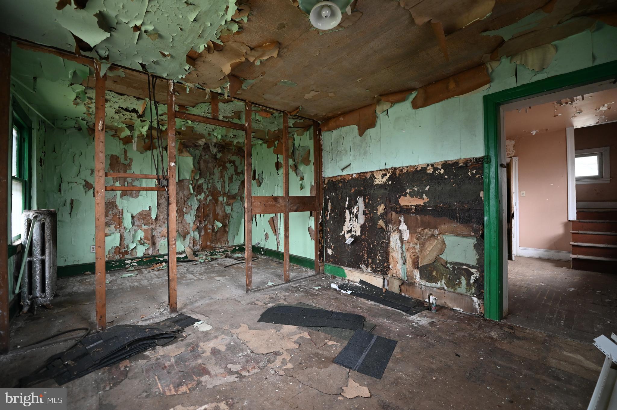 CRESTWOOD - Residential