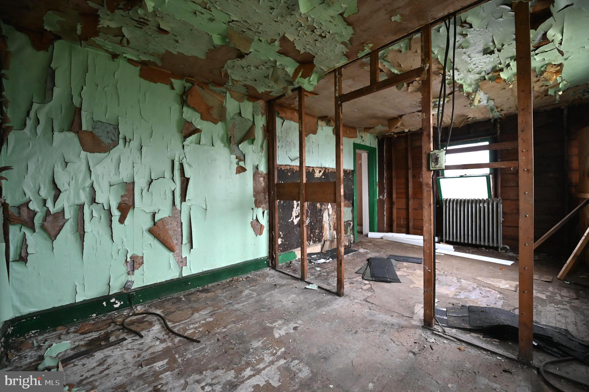 CRESTWOOD - Residential