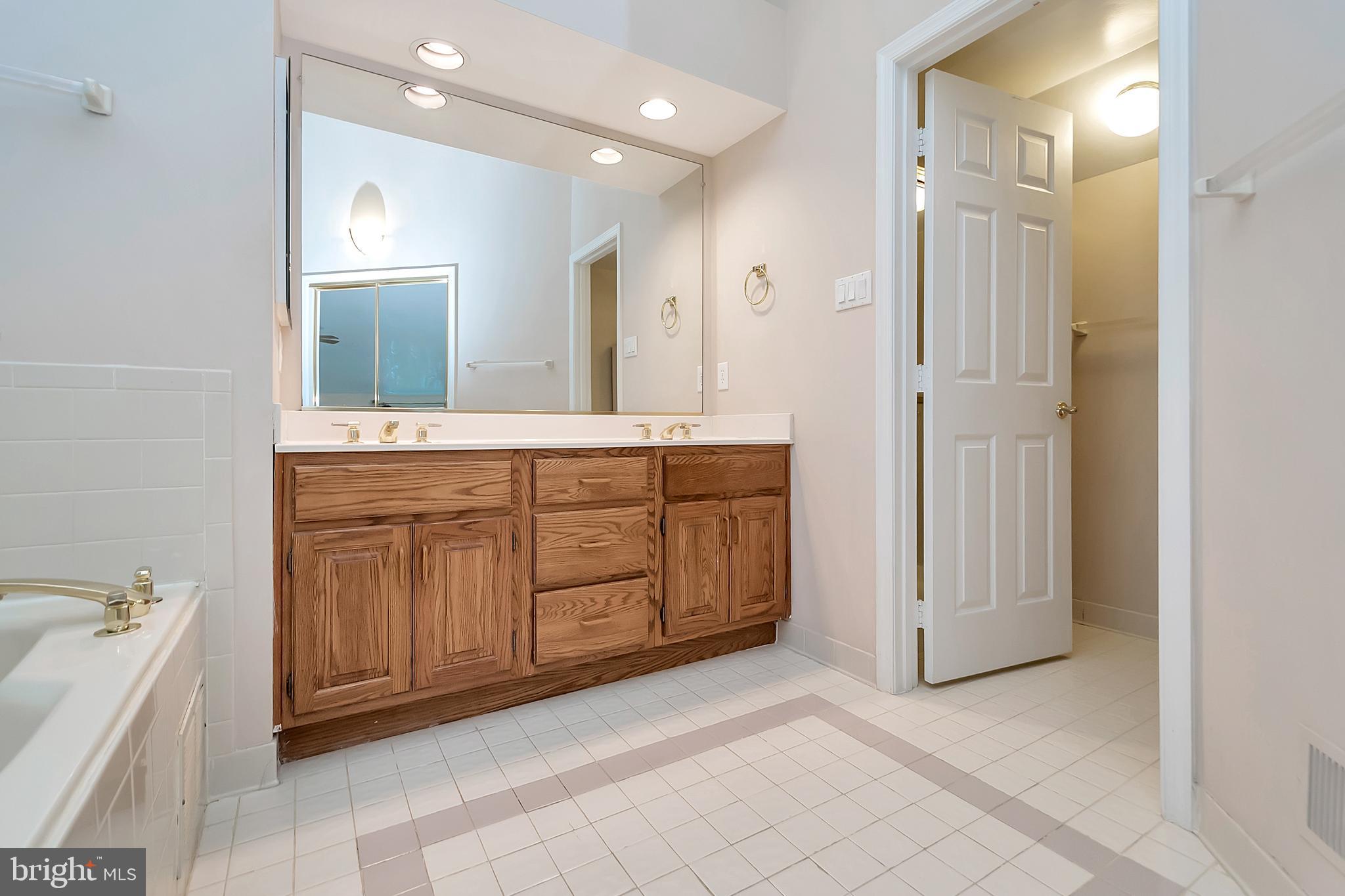 LENOX PLACE AT SUNNYSIDE - Residential