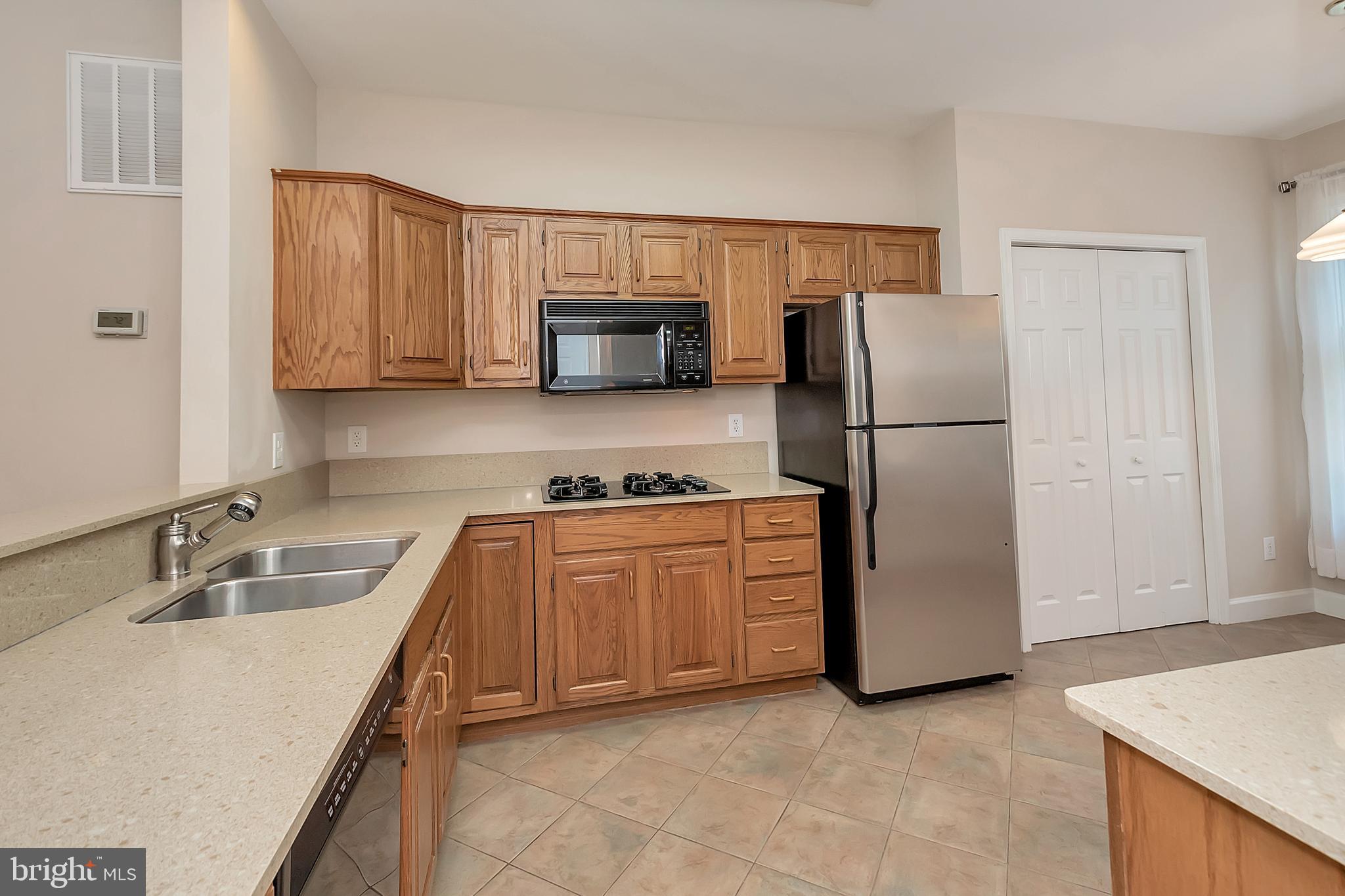 LENOX PLACE AT SUNNYSIDE - Residential