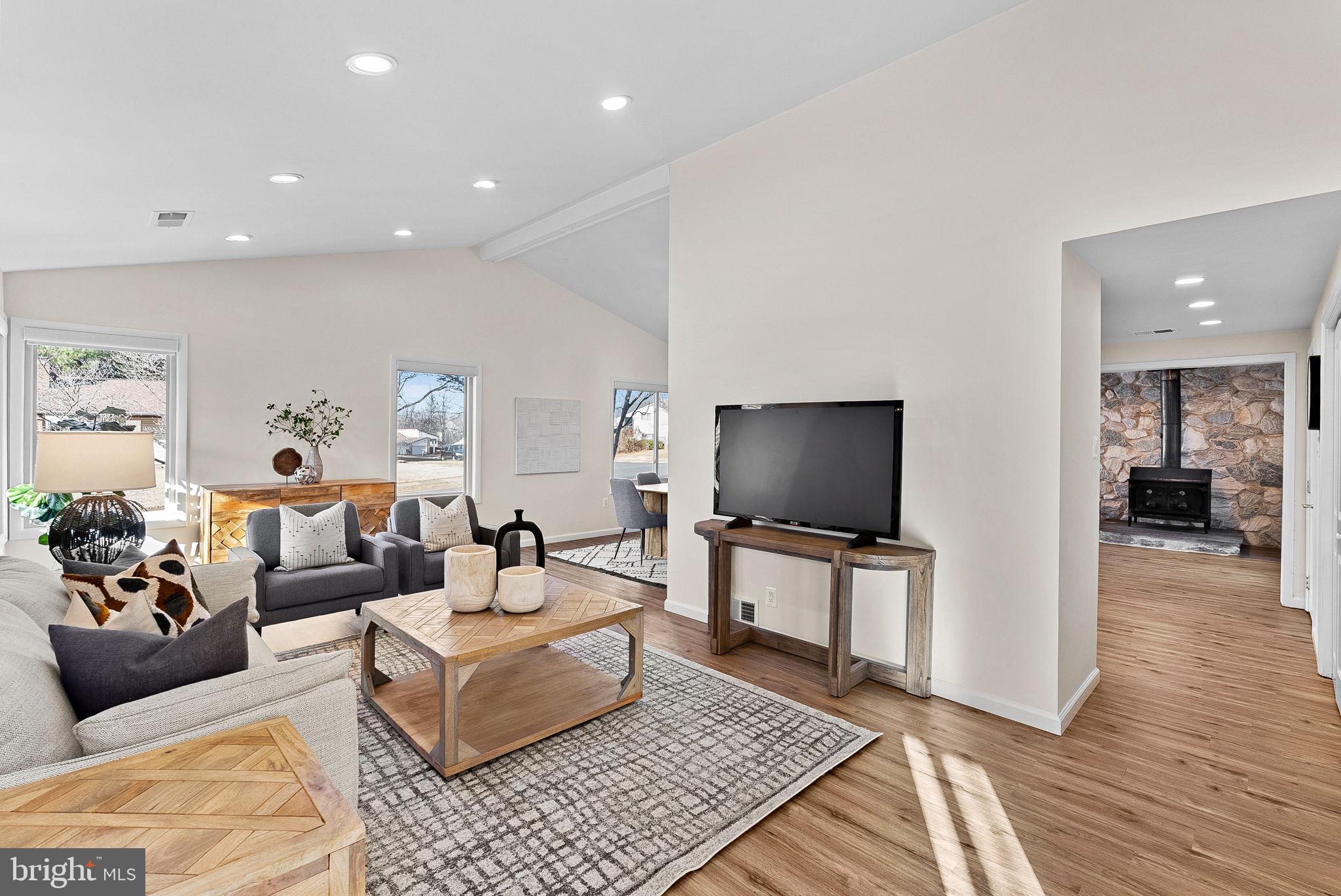 103 E MEADOWLAND LANE