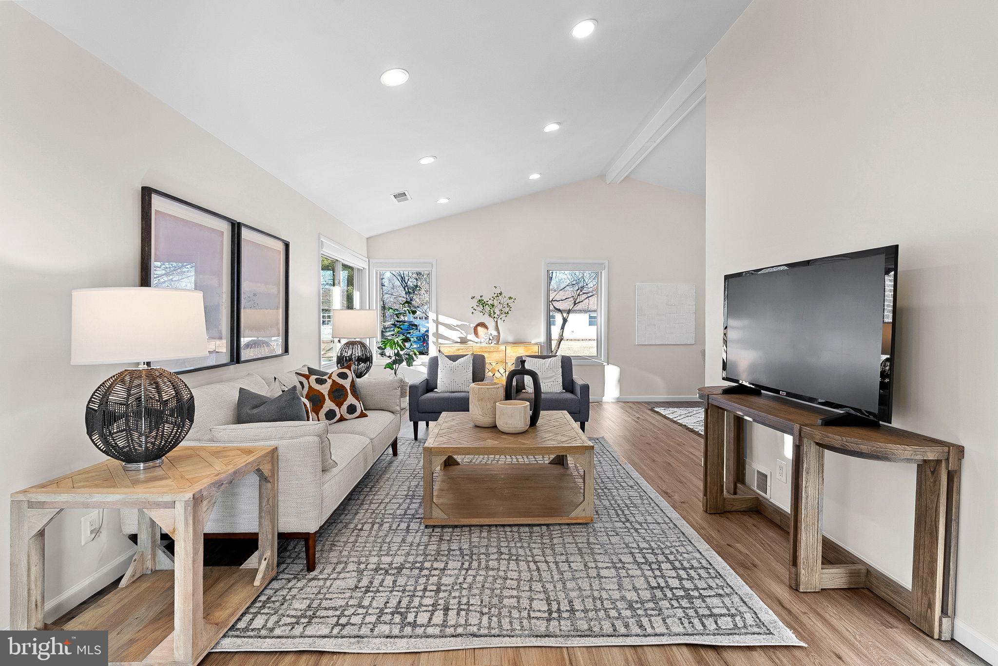 103 E MEADOWLAND LANE