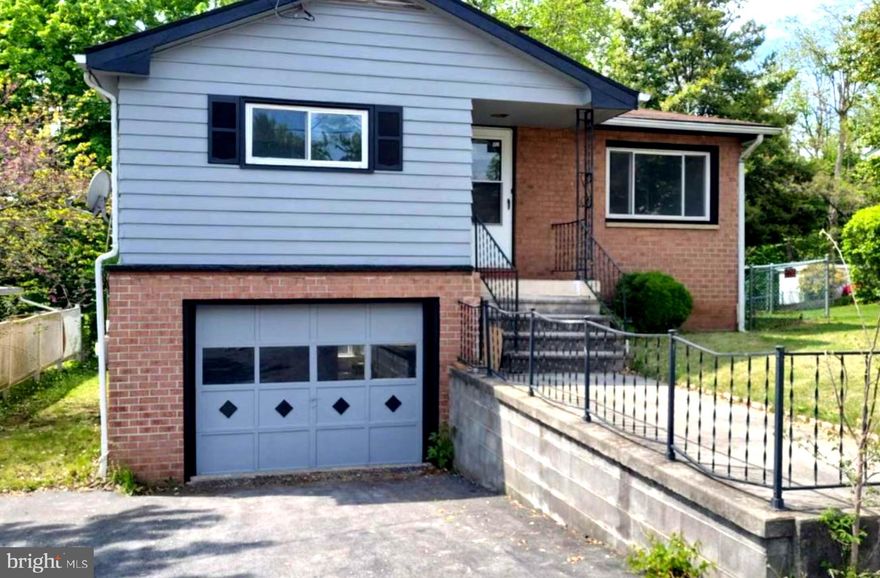 This charming 3 bedroom/ 2 bathroom home has been remodeled and upgraded to move in ready status!! There are brand new luxury plank floors throughout, a stunning kitchen with stainless steel appliances and a ceramic tile backsplash, 2 full bathrooms with ceramic tiles showers, and a peaceful fenced in backyard. 
The HVAC system was replaced this spring so there is central air and the house has been freshly painted!