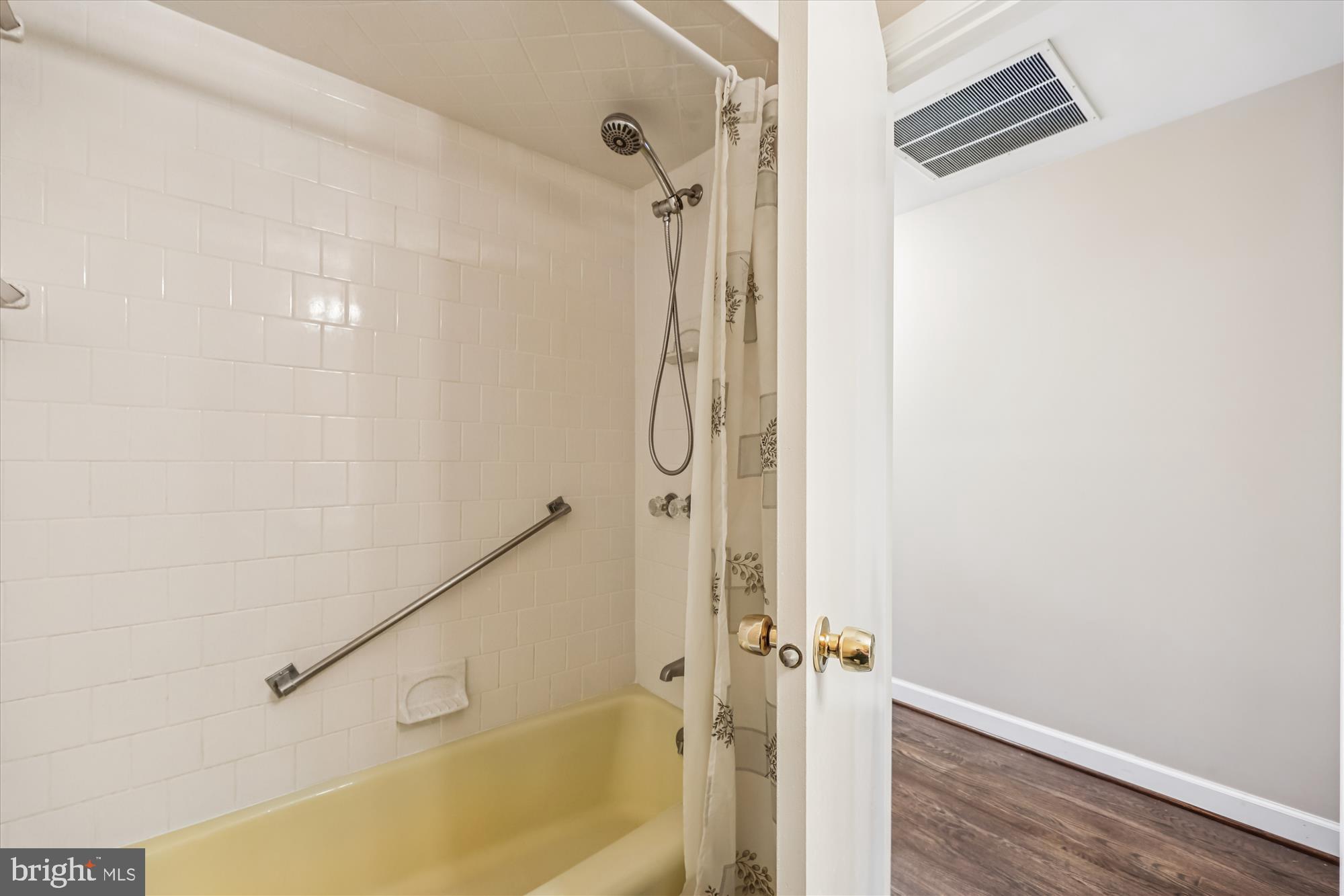 POTOMAC COMMONS - Residential