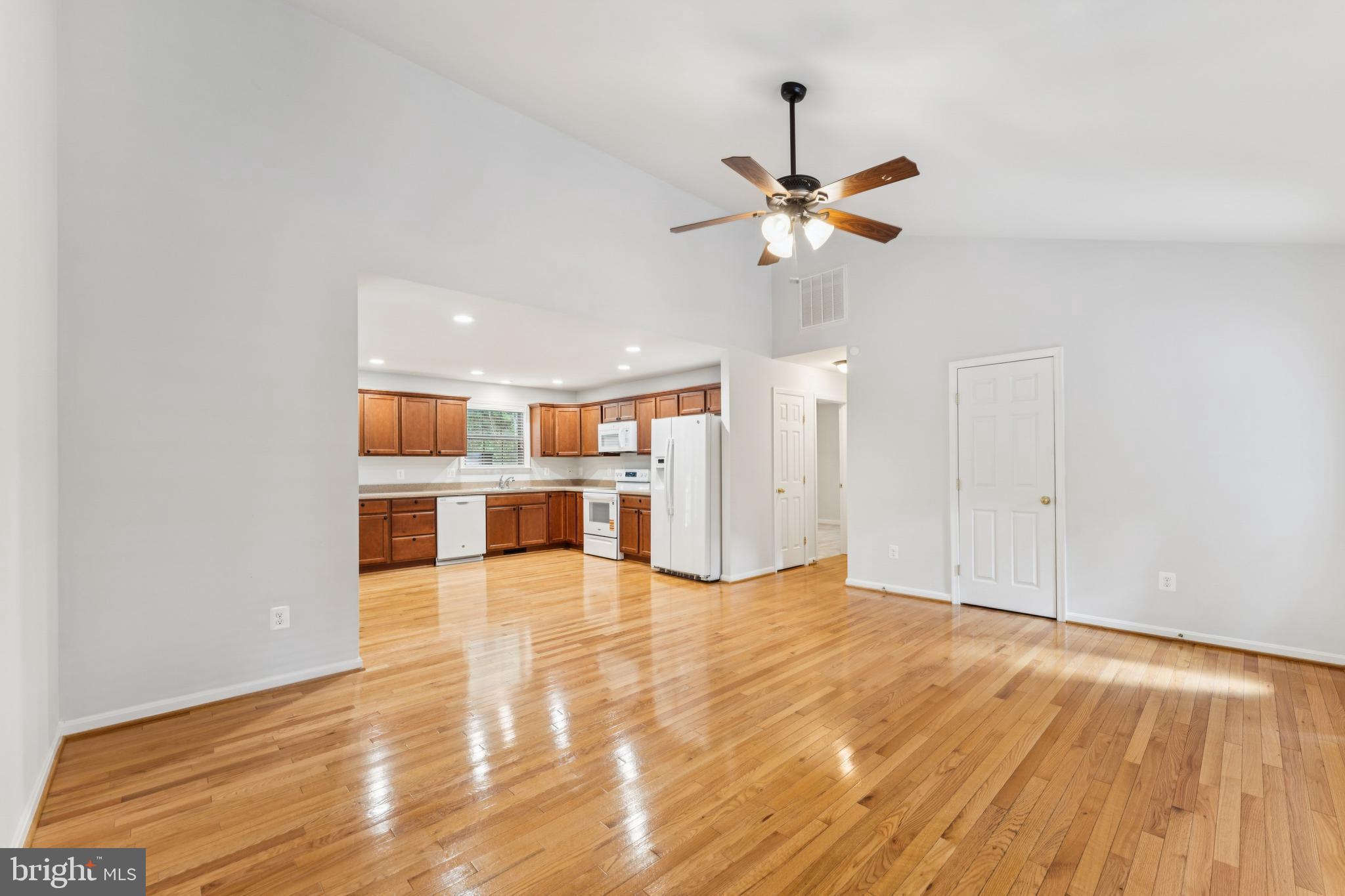 512 FALCON PLACE