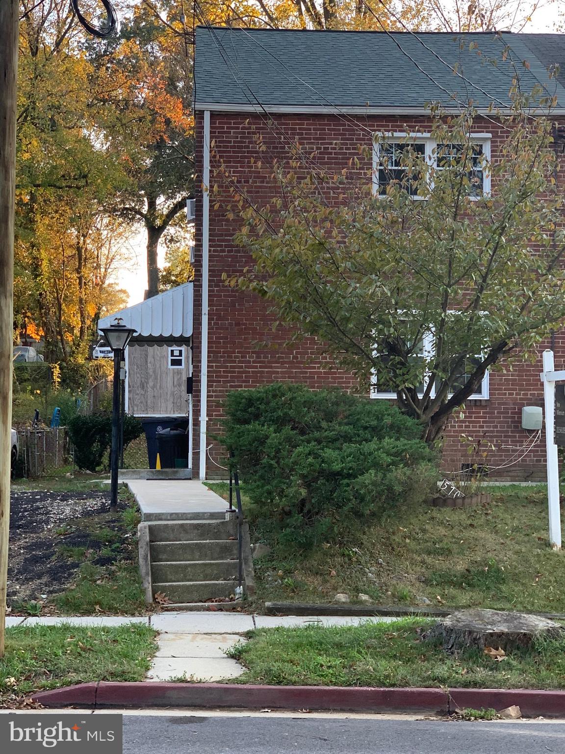 RIVERDALE - Residential Lease